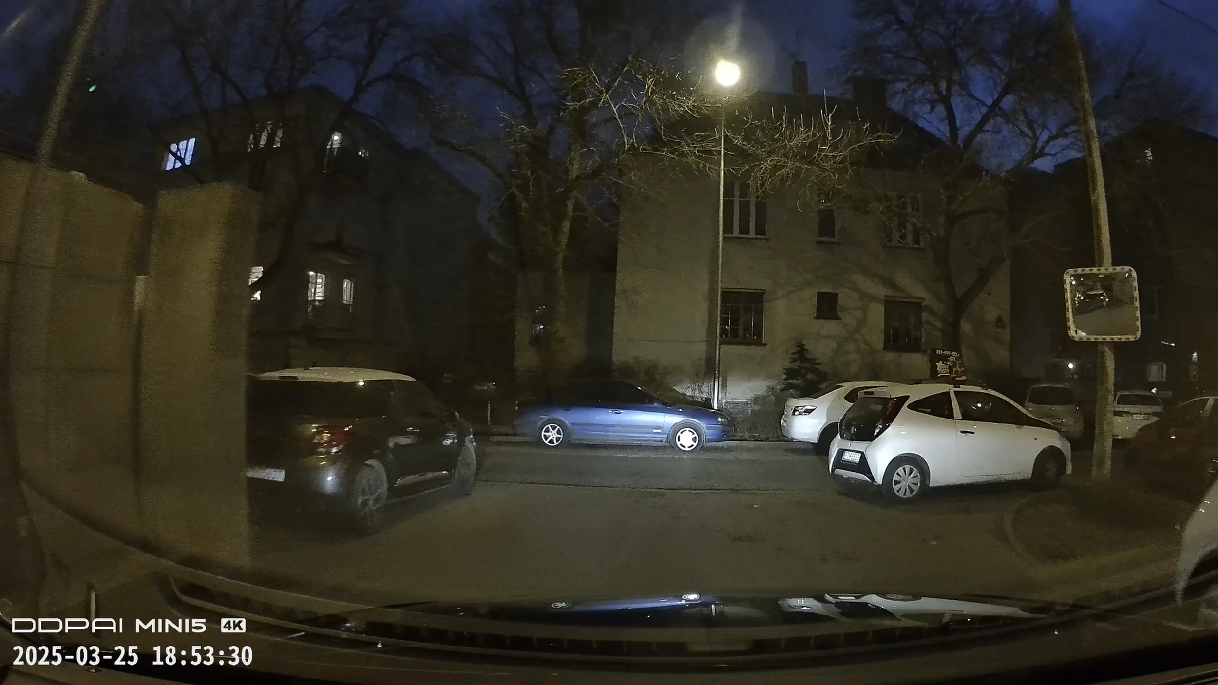 Może Star pizza nauczy się parkować i przestanie blokować wjazd? Non stop to samo.