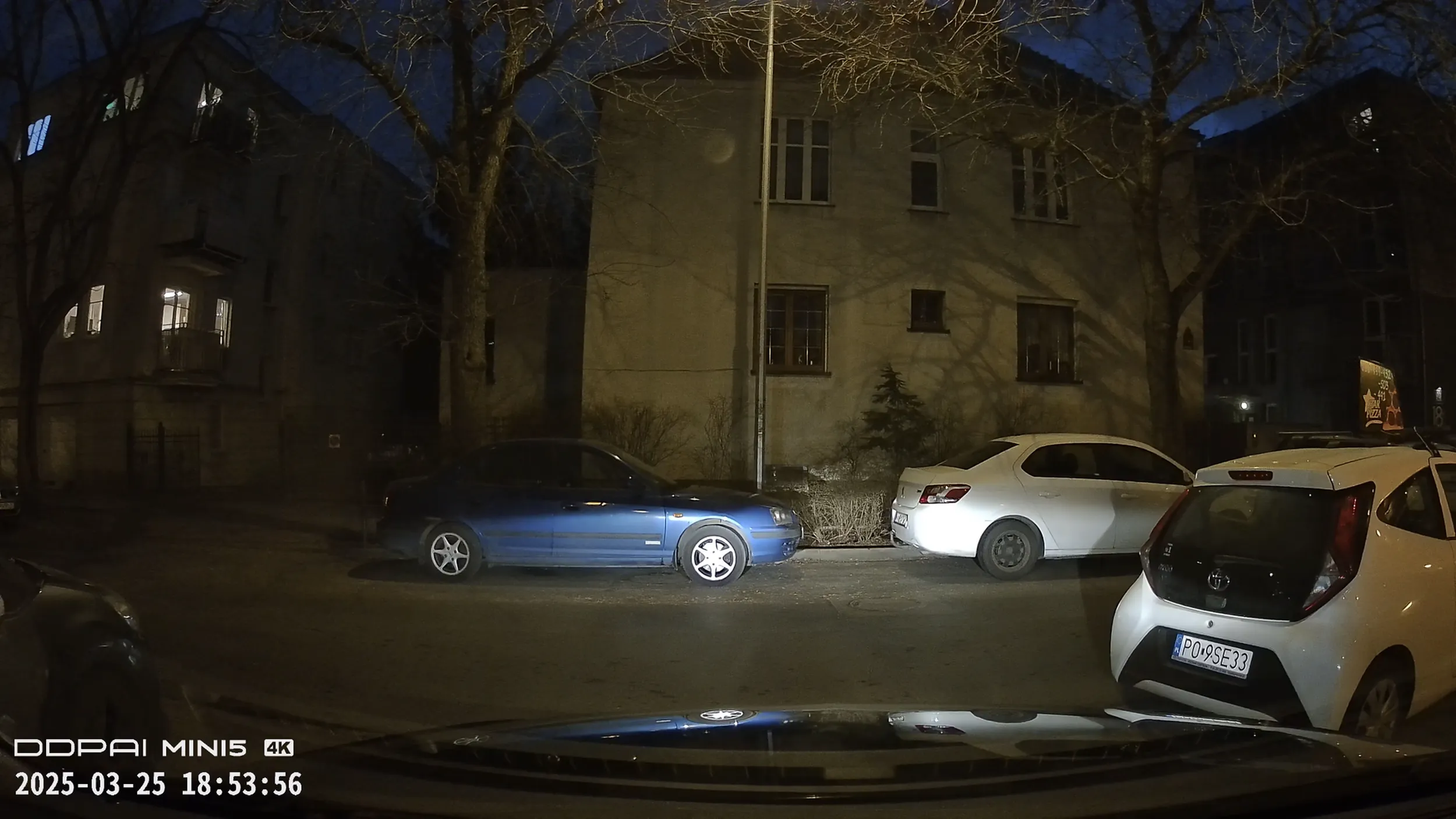 Może Star pizza nauczy się parkować i przestanie blokować wjazd? Non stop to samo.