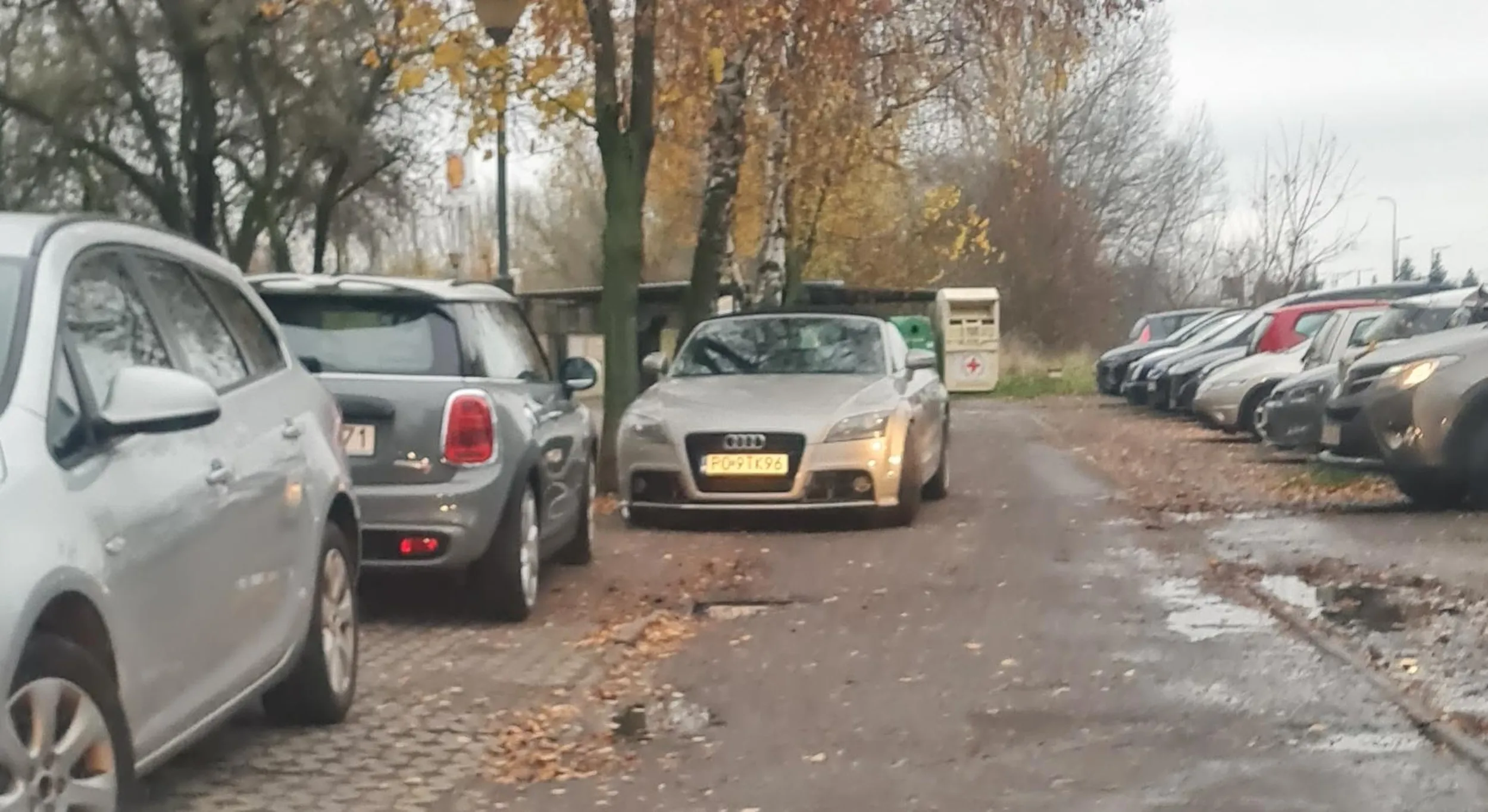 Coś cię chyba uwiera pod kopułą skoro notorycznie utrudniasz przejazd na osiedlu Dębina w Poznaniu.