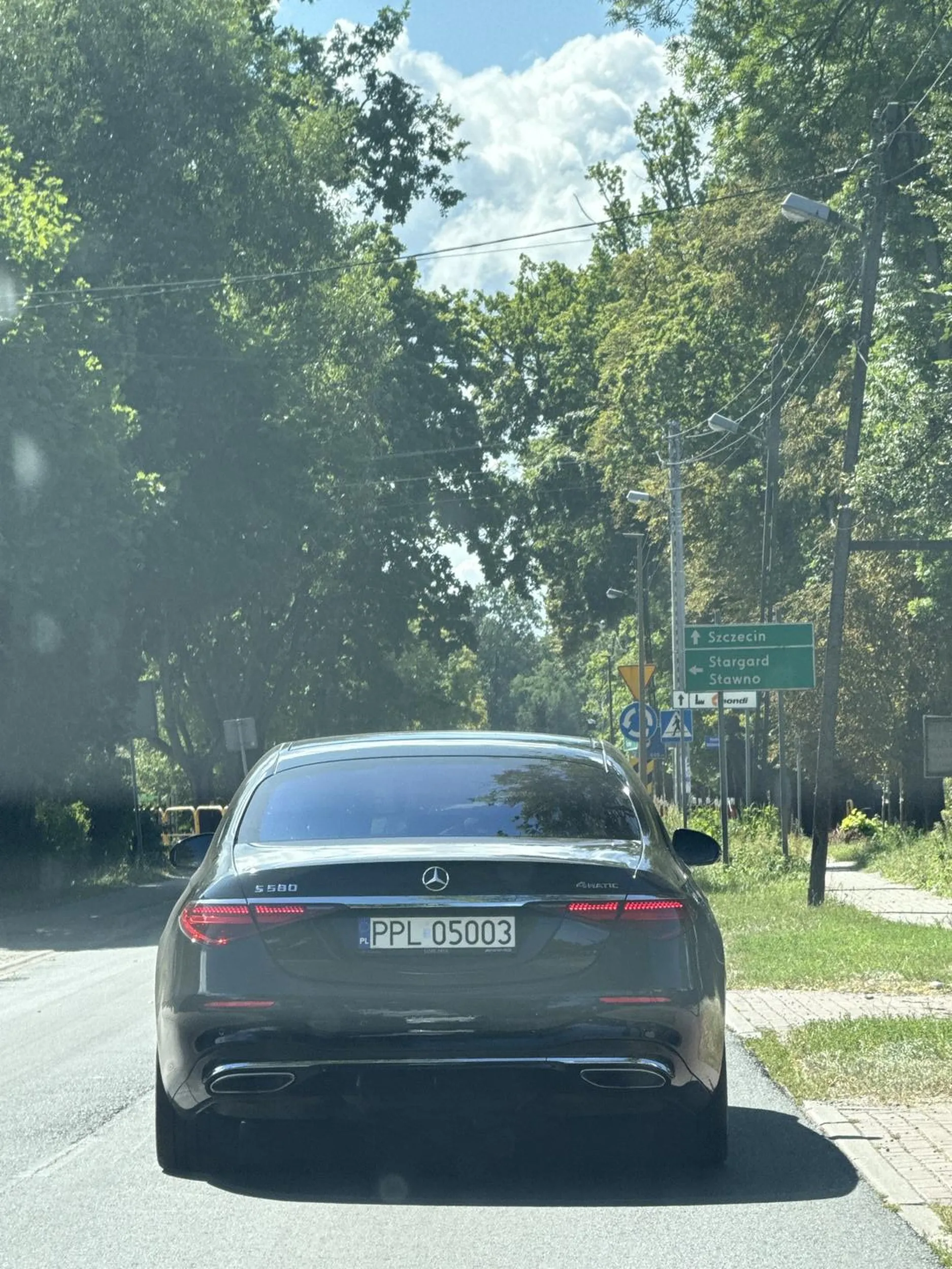 Typ nie potrafi wyprzedzać, wymusza i zajeżdża drogę. Typowy cvvl