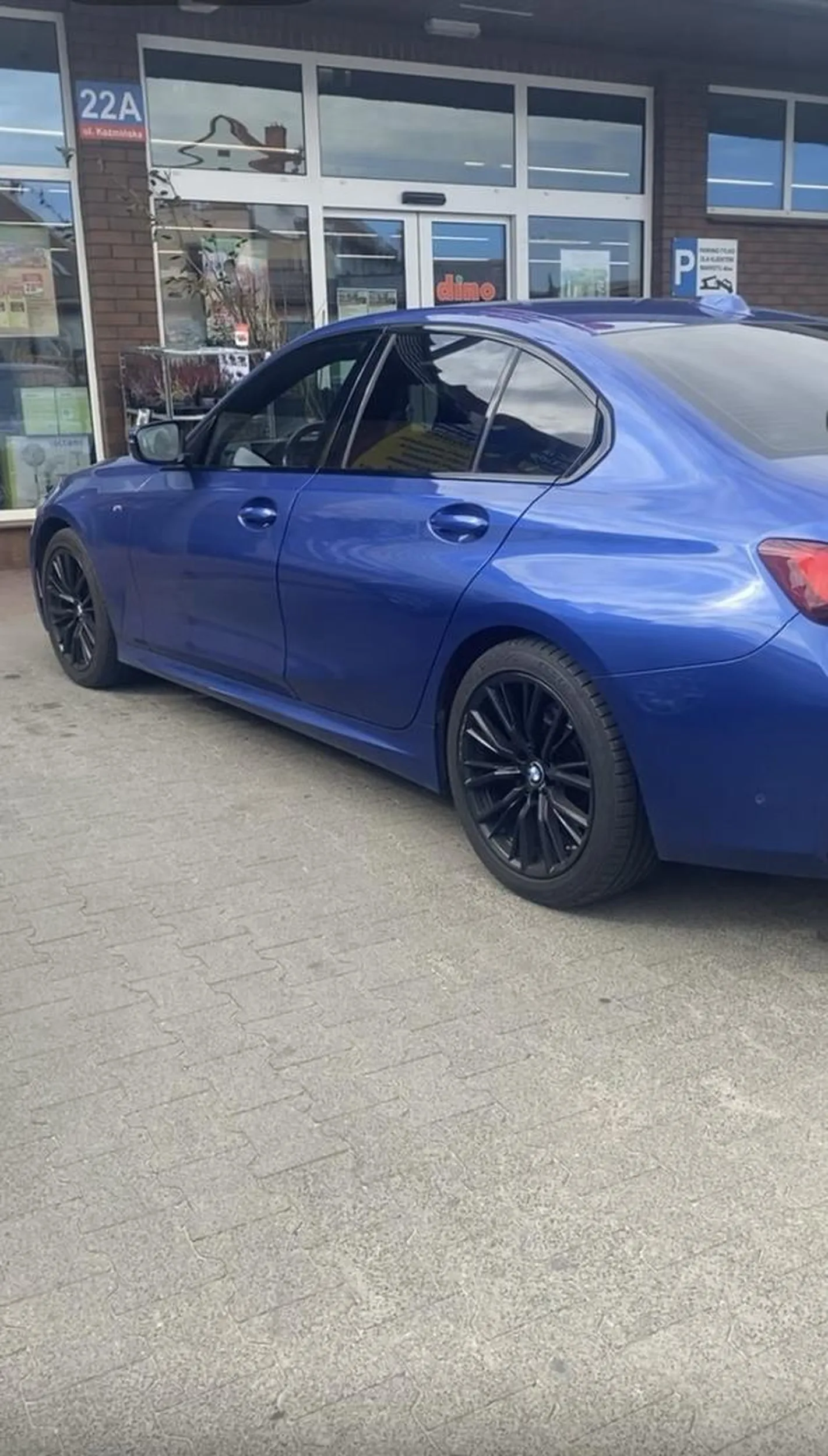 Piękna BMW spotkana pod Dino w Dobrzycy!!!  Pozdro żeby ci się tam nic nie psuło ani nic nie działo ?