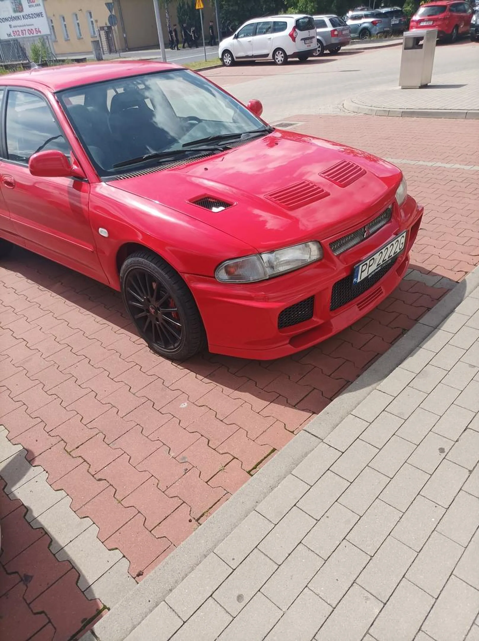 Fajne Evo, pierwszy raz w Polsce widziałem Lancera Evo. Pozdrawiam właściciela fajne zadbane auto.