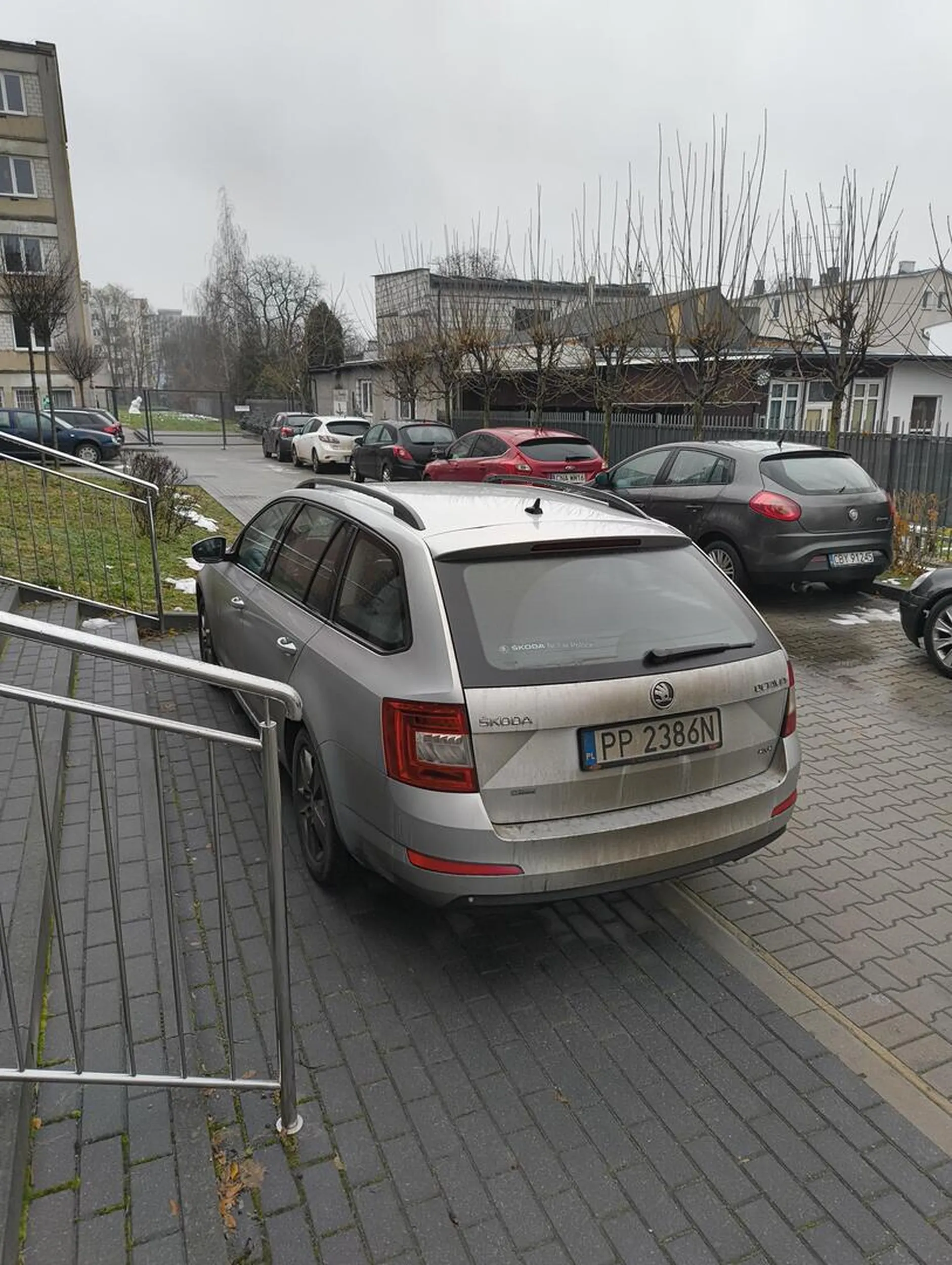 Jak widać nie wie gdzie parkować