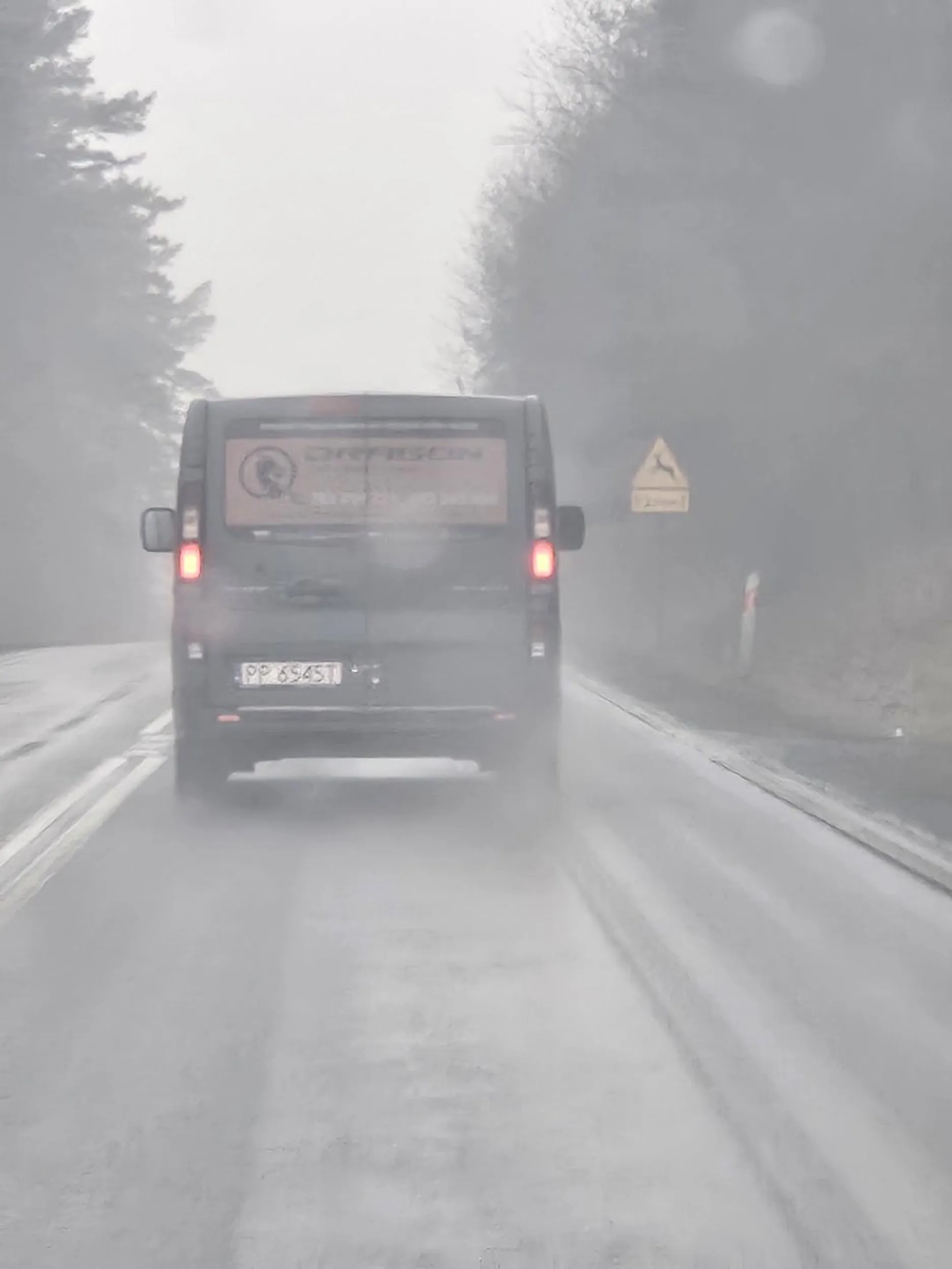 Agresor, cham i prostak. Stwarza zagrożenie i nawet o tym nie wie. Ma gdzieś innych użytkowników drogi. Umysłowa ameba.