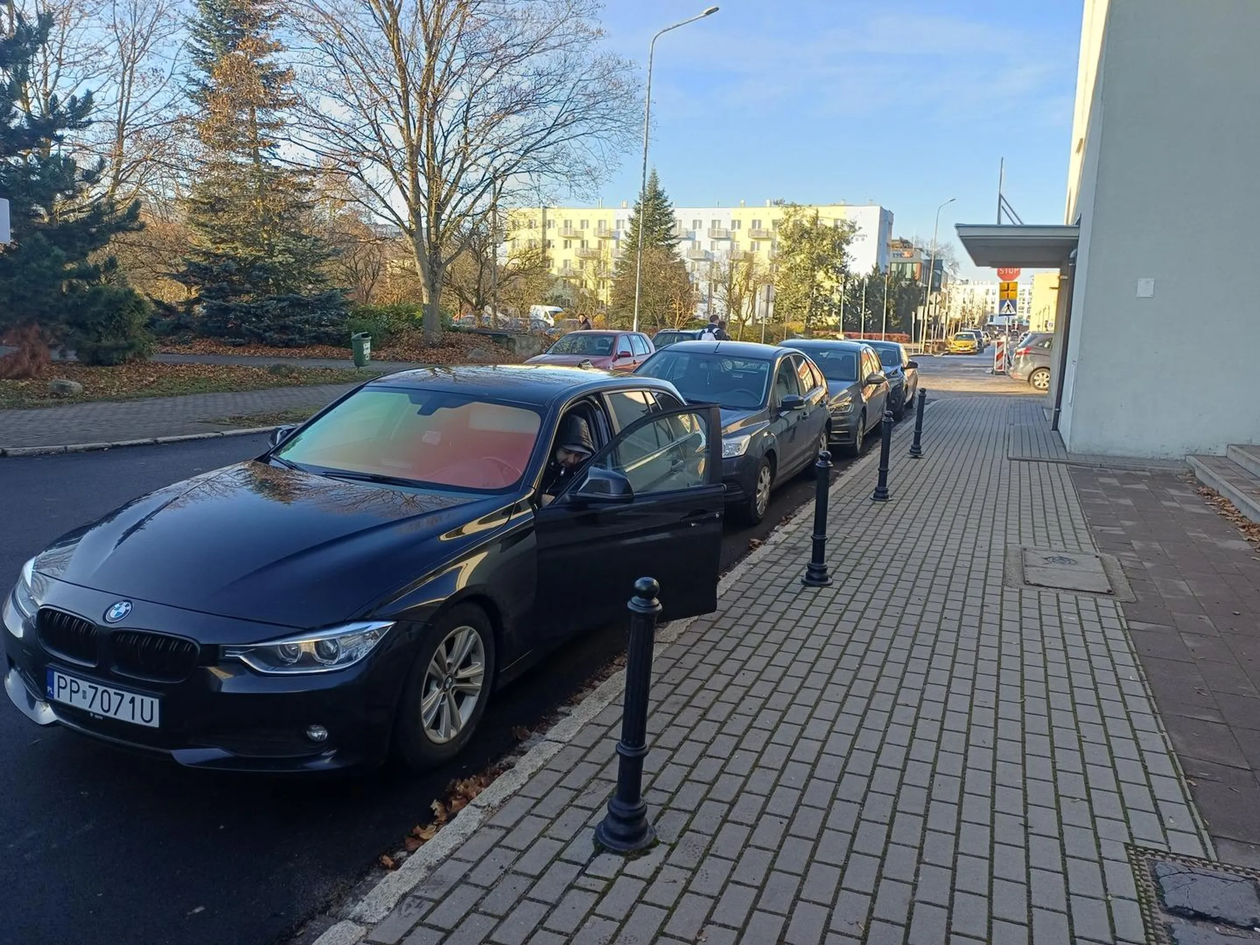 Baran podjeżdża pod sam zderzak, że wyjechać nie idzie