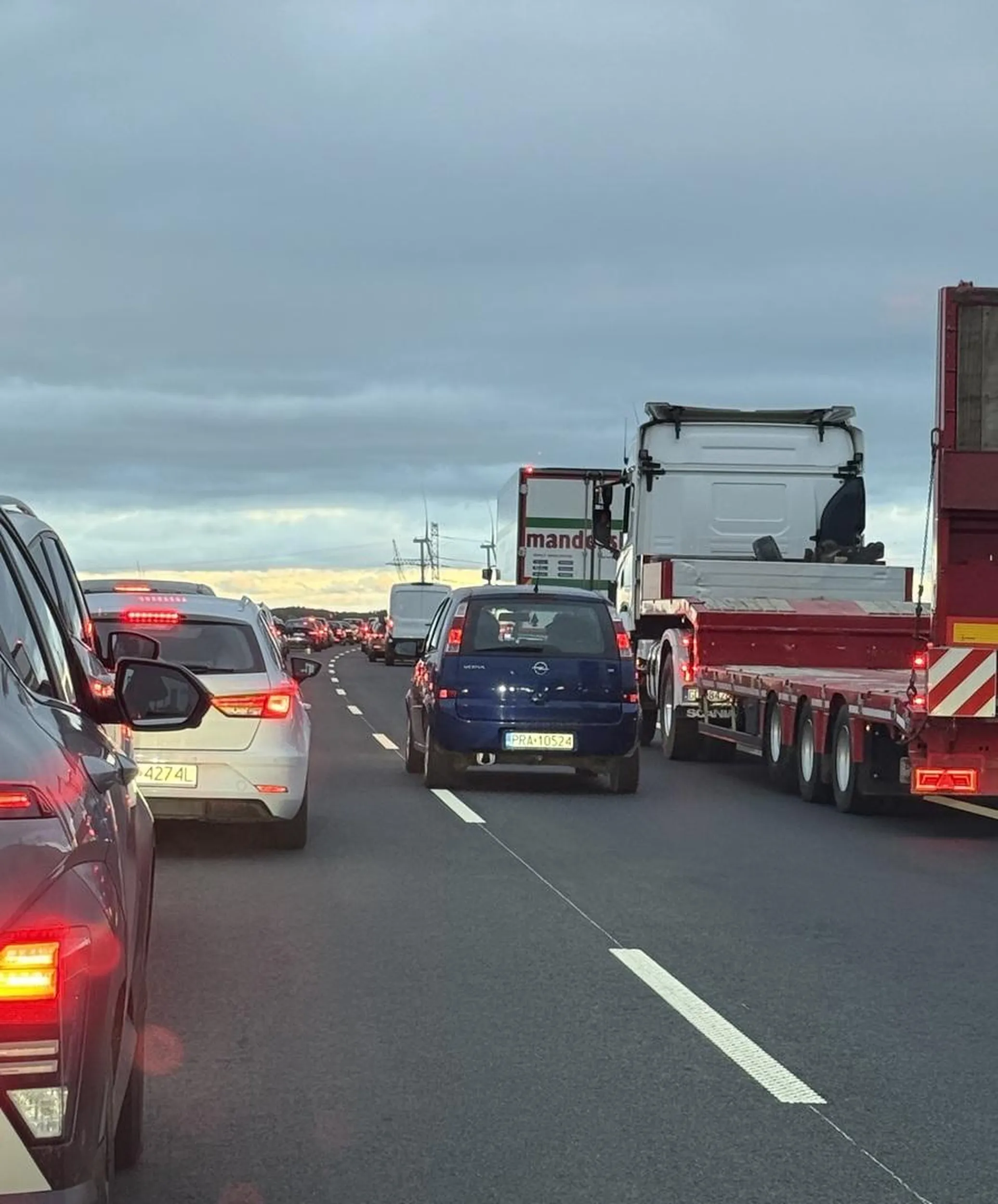 Jedzie korytarzem życia a karetką raczej nie jest