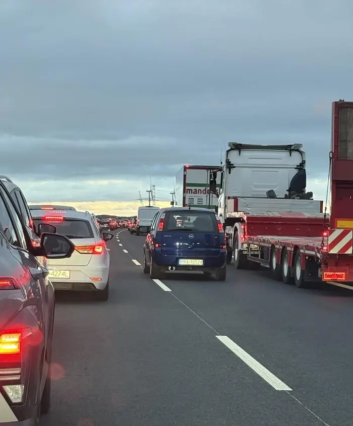 Jedzie korytarzem życia a karetką raczej nie jest