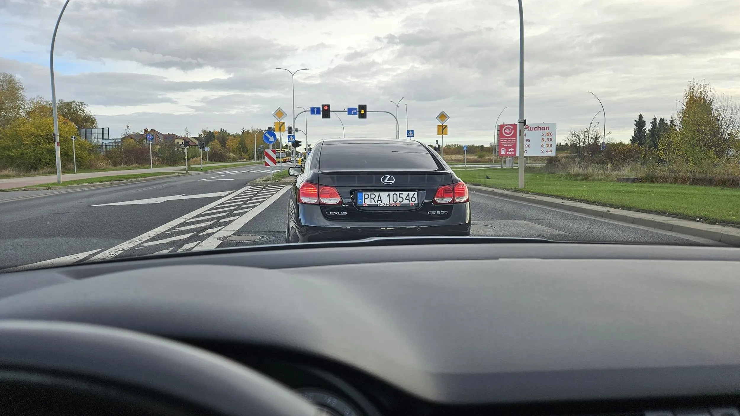 Super styl jazdy, byle szybciej stanąć na światłach. Dramat