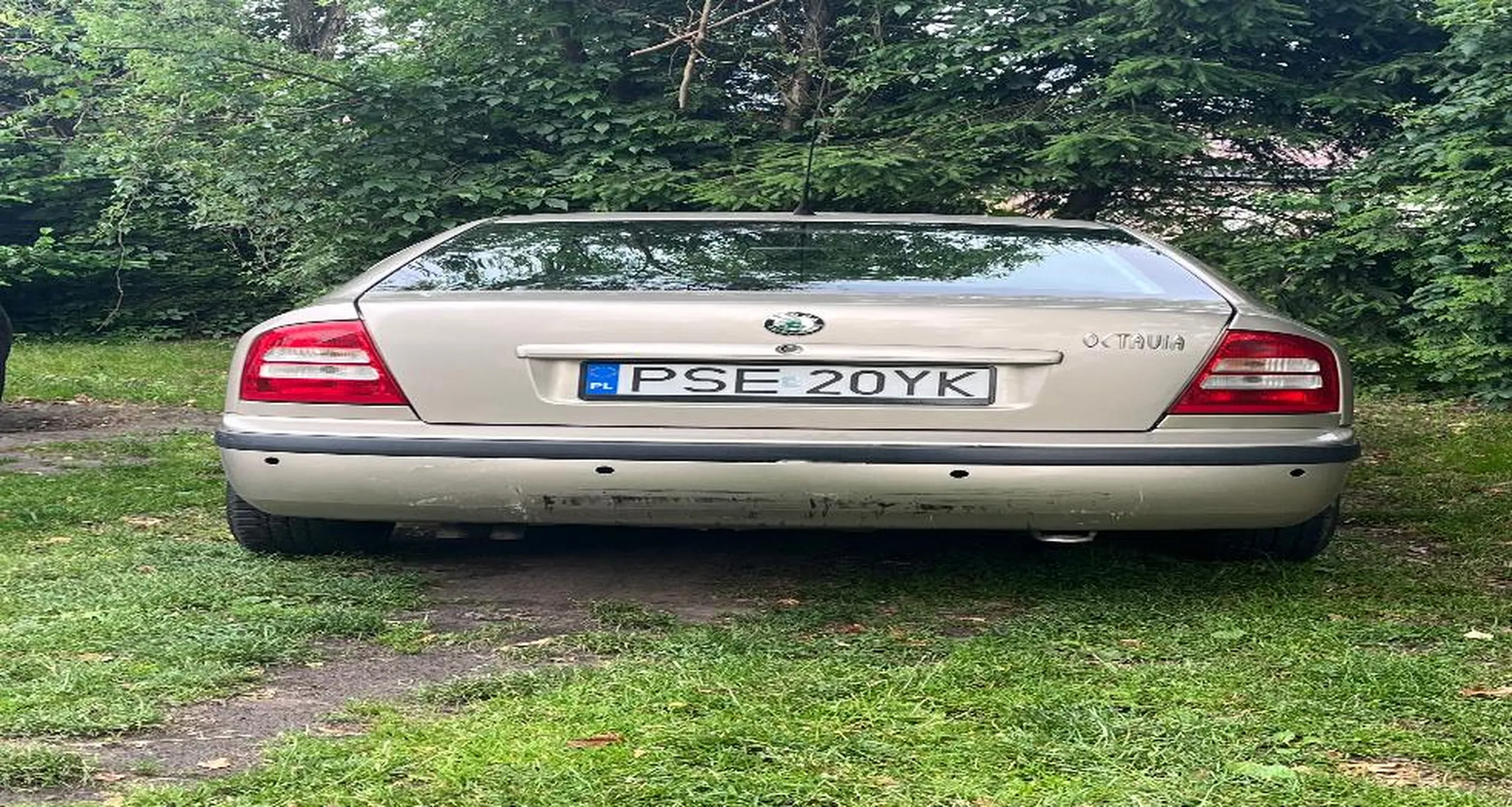 Ta boża maszyna jest nie wiarygodna, kierowca tym bardziej. Z tego co wiem skoda jest na przód napęd a ostatnio widziałem jak leci bokiem na rondzie. Na obwodnicy strach się bać, ścigałem się z nim i nie da się wygrać miałem 230 na budziku a on zostawiał mnie w tyle i to z chmurą spalin