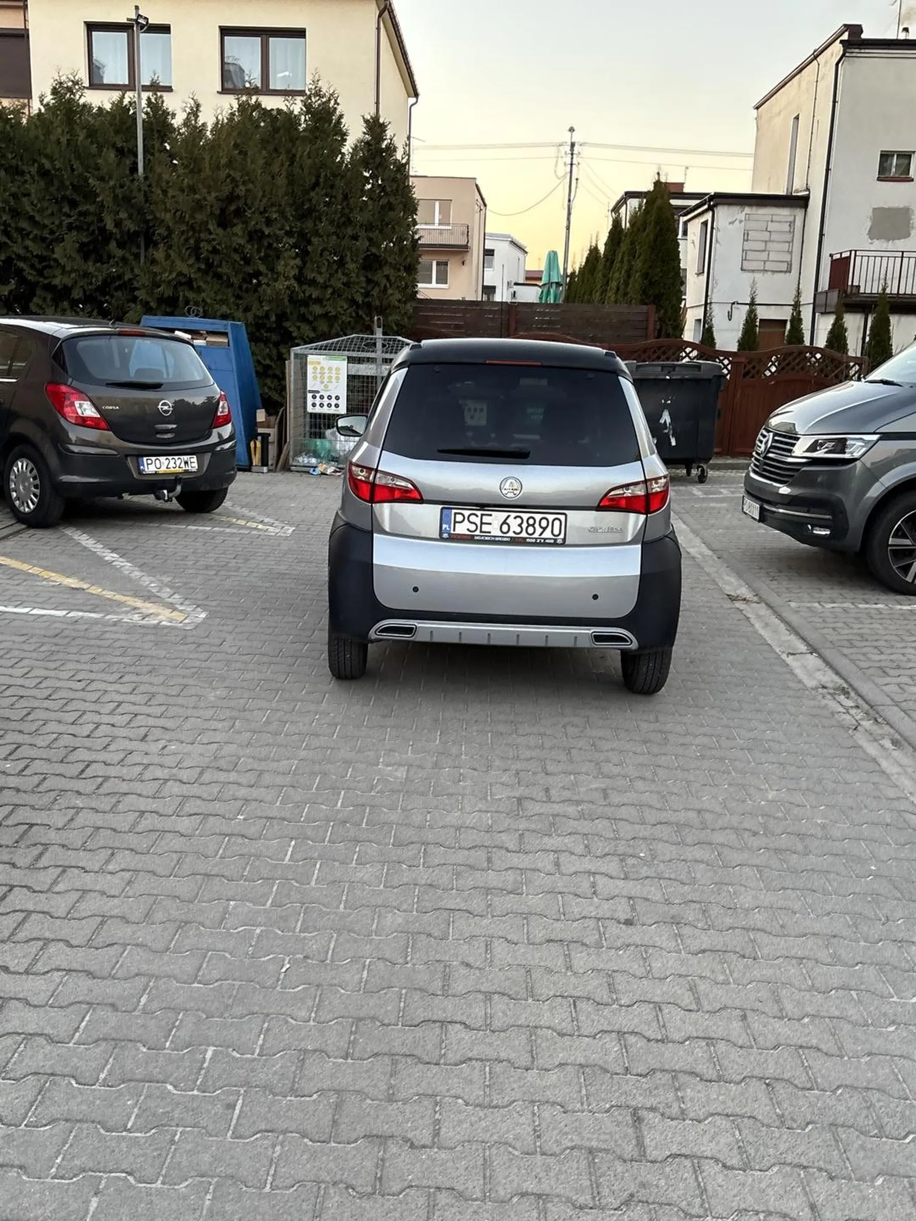 Mistrz parkowania obok puste miejsca