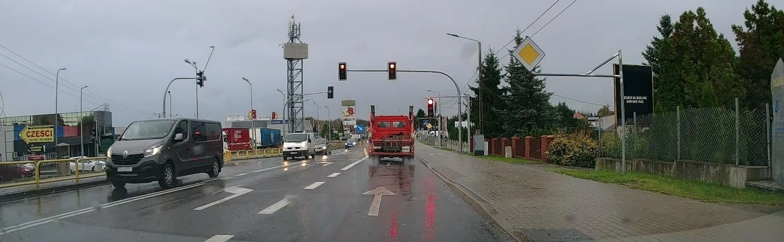 NIEBEZPIECZNY KIEROWCA - lekceważy światło czerwone