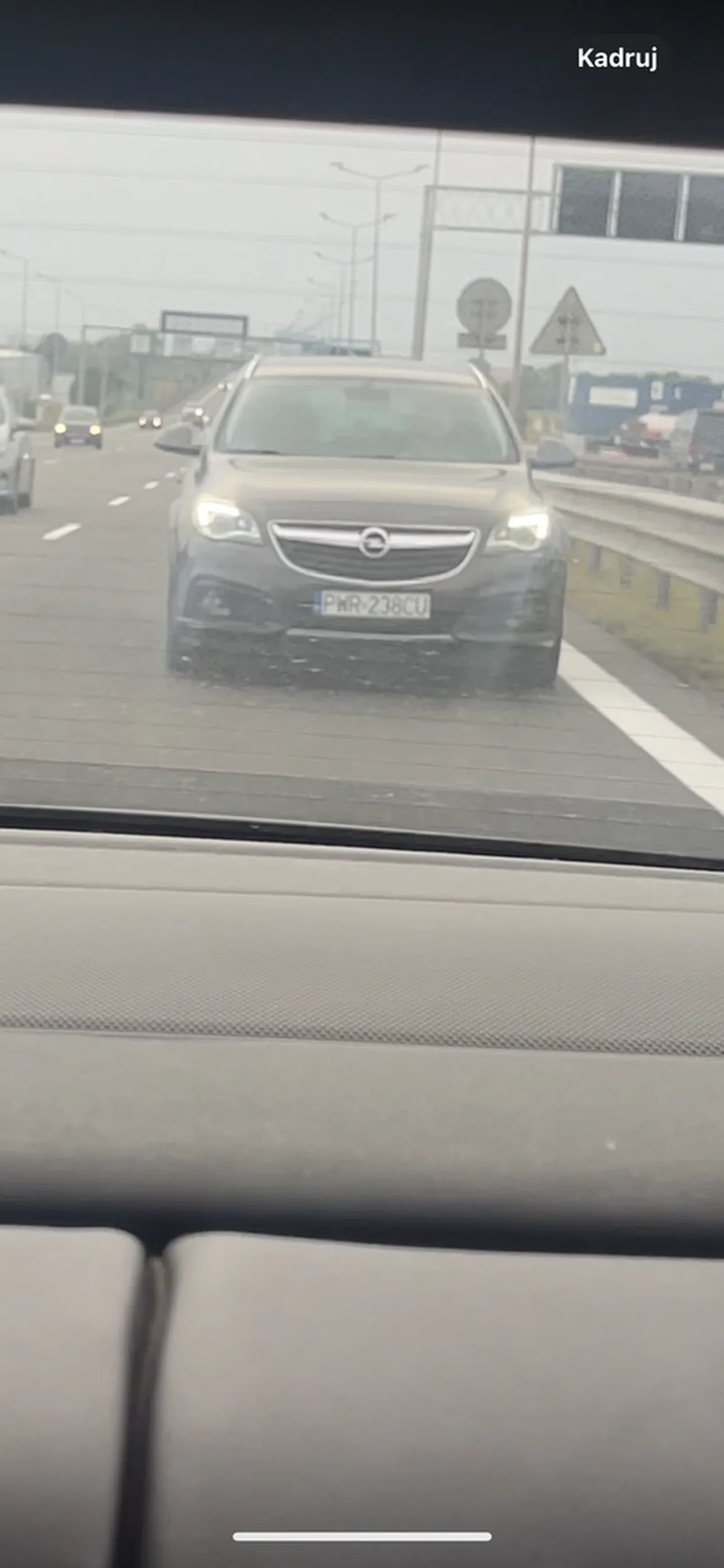 albo przyglup, albo nacpany, albo chory na łeb