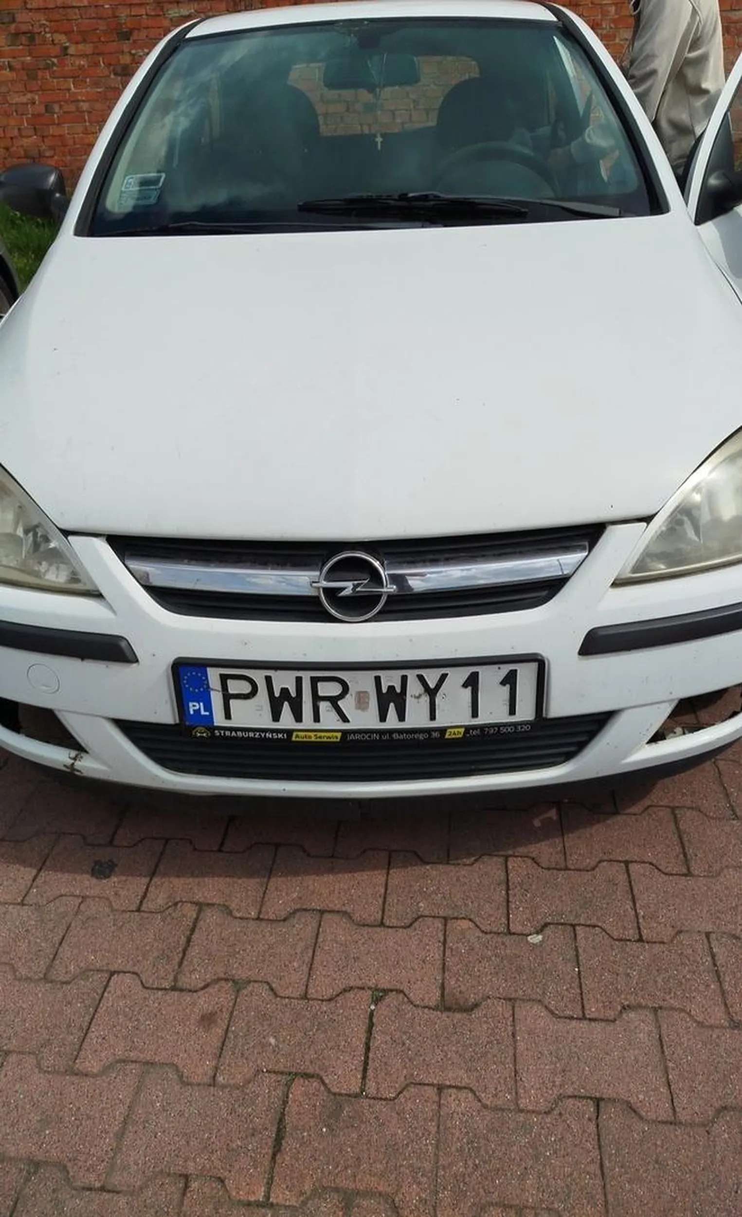 Parkuje gdzie popadnie i odbiera matkę z Gołuchowa