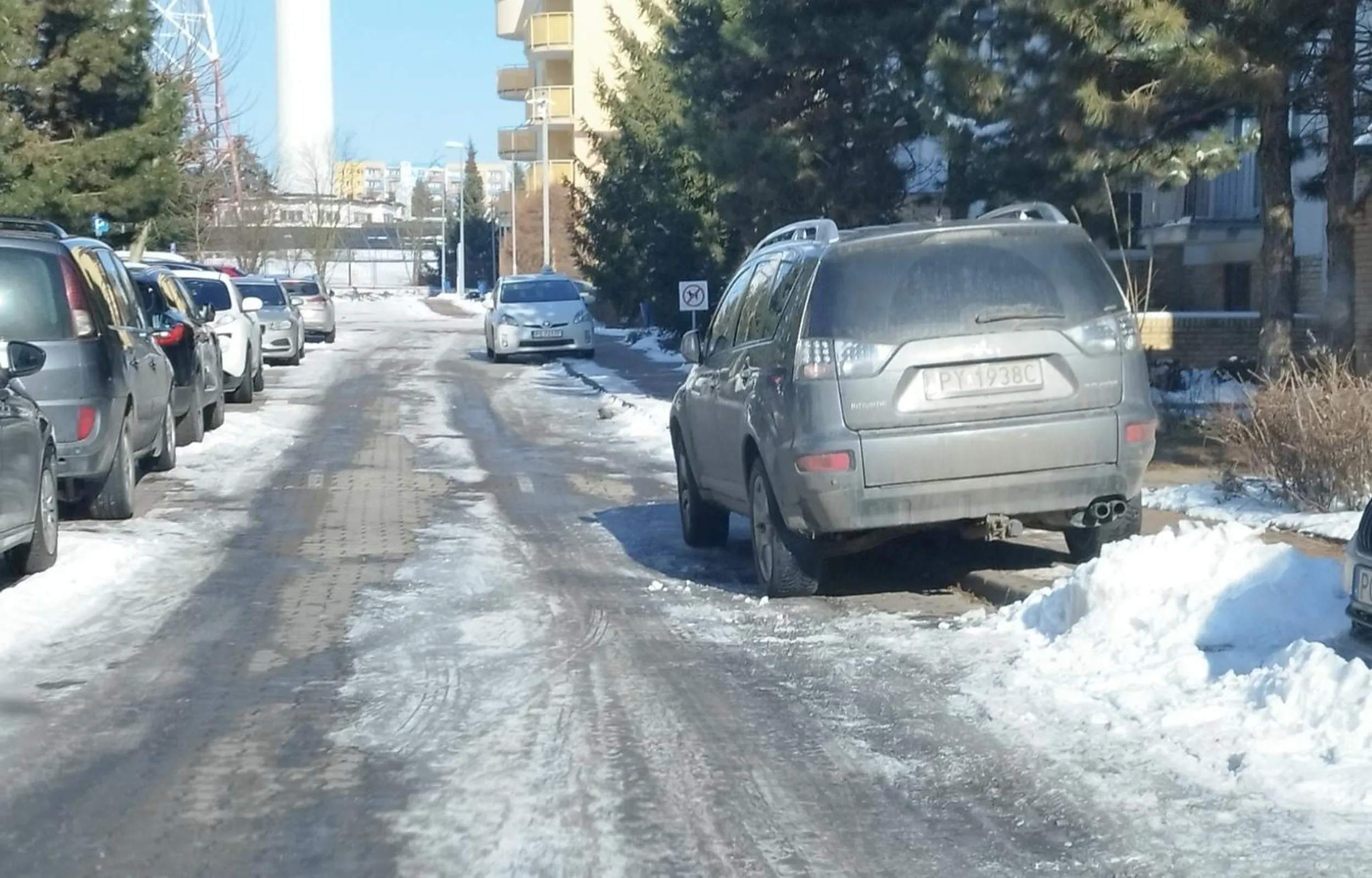 Parkowanie poza wyznaczonym miejscem.