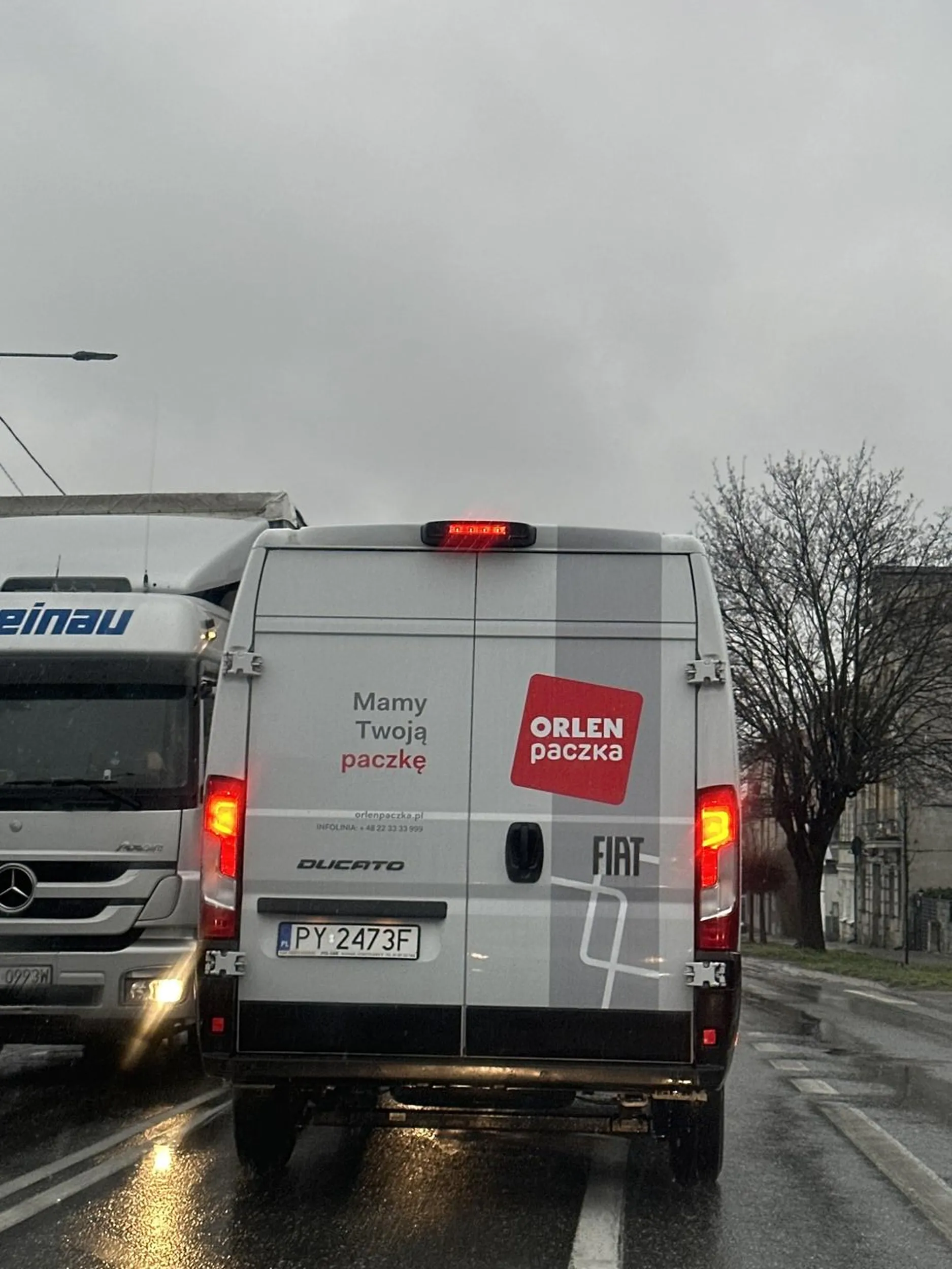 Niemily kurier, wymusza pierwszensto, ma napisane, ze wiezie moja paczke a wcale jej nie ma