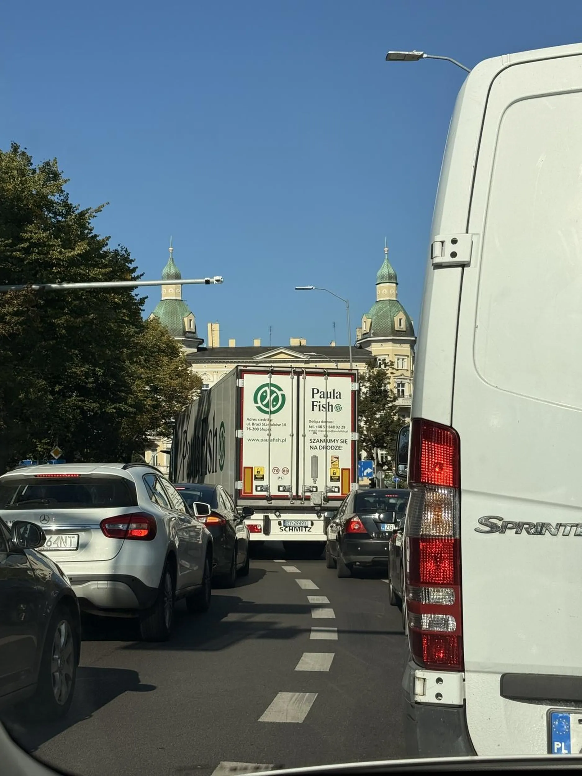 Pyrka blokuje pół pl. Zwycięstwa