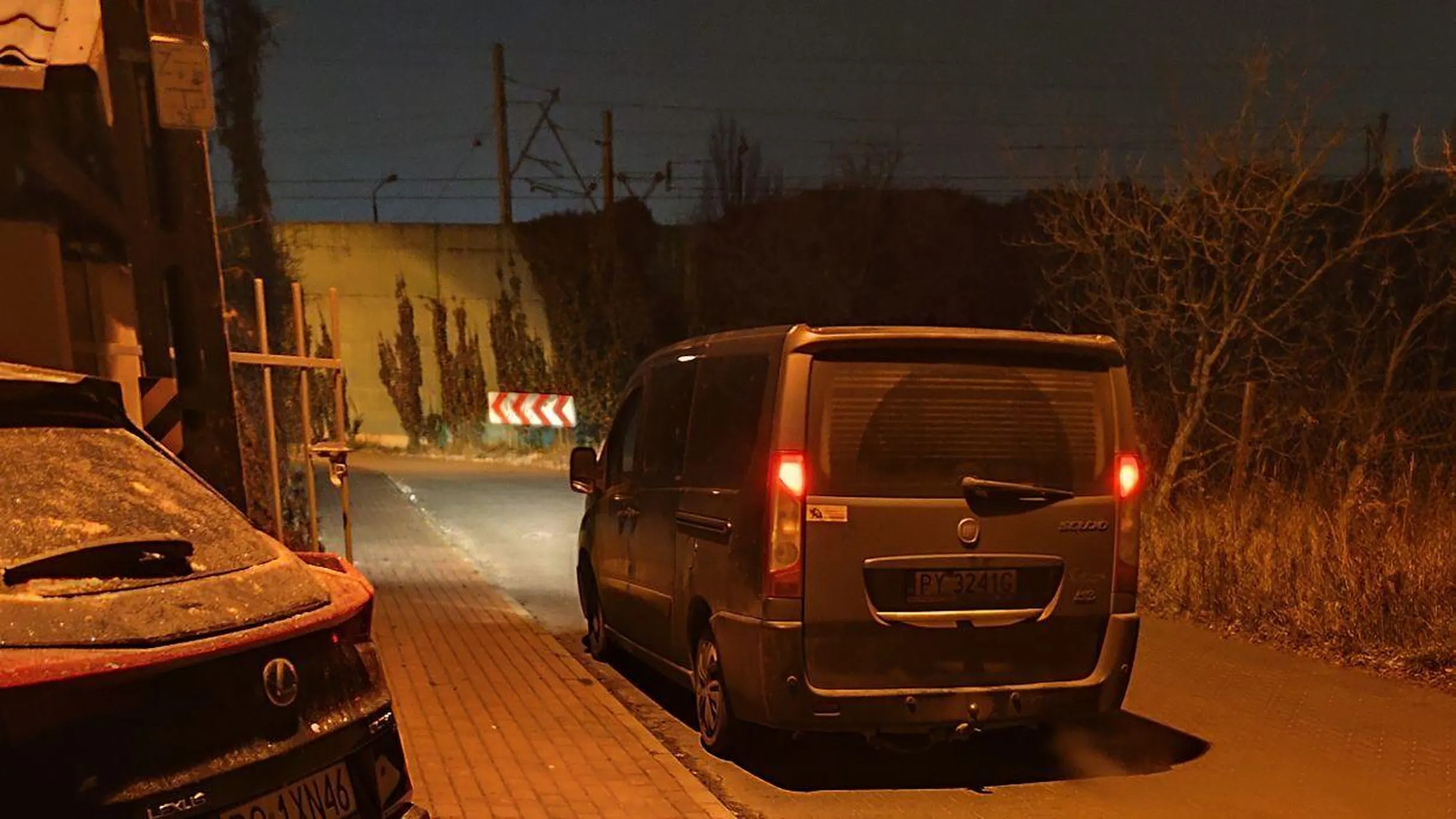 Świniak podrzuca śmieci o 6 rano innym ludziom zamiast wziąć się do roboty i wywozić śmieci jak biały człowiek.