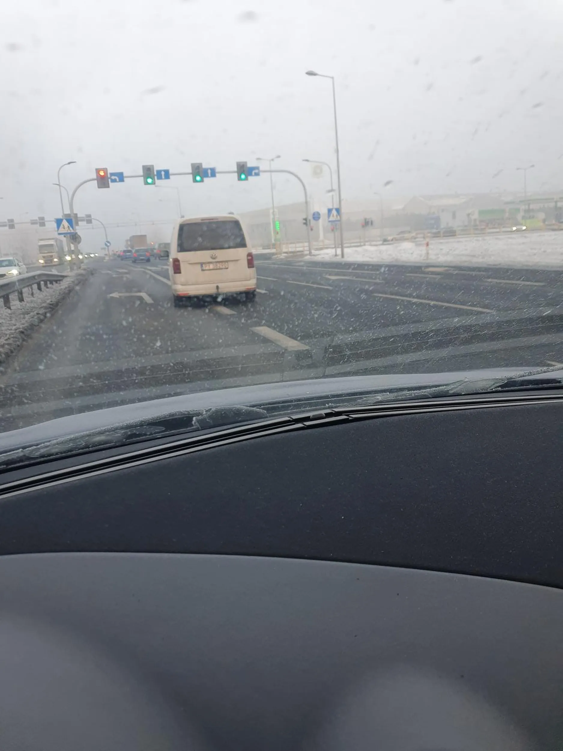 Typ wali dlugimi zajezdza droge grozi mysli ze jest niewiadomo kim