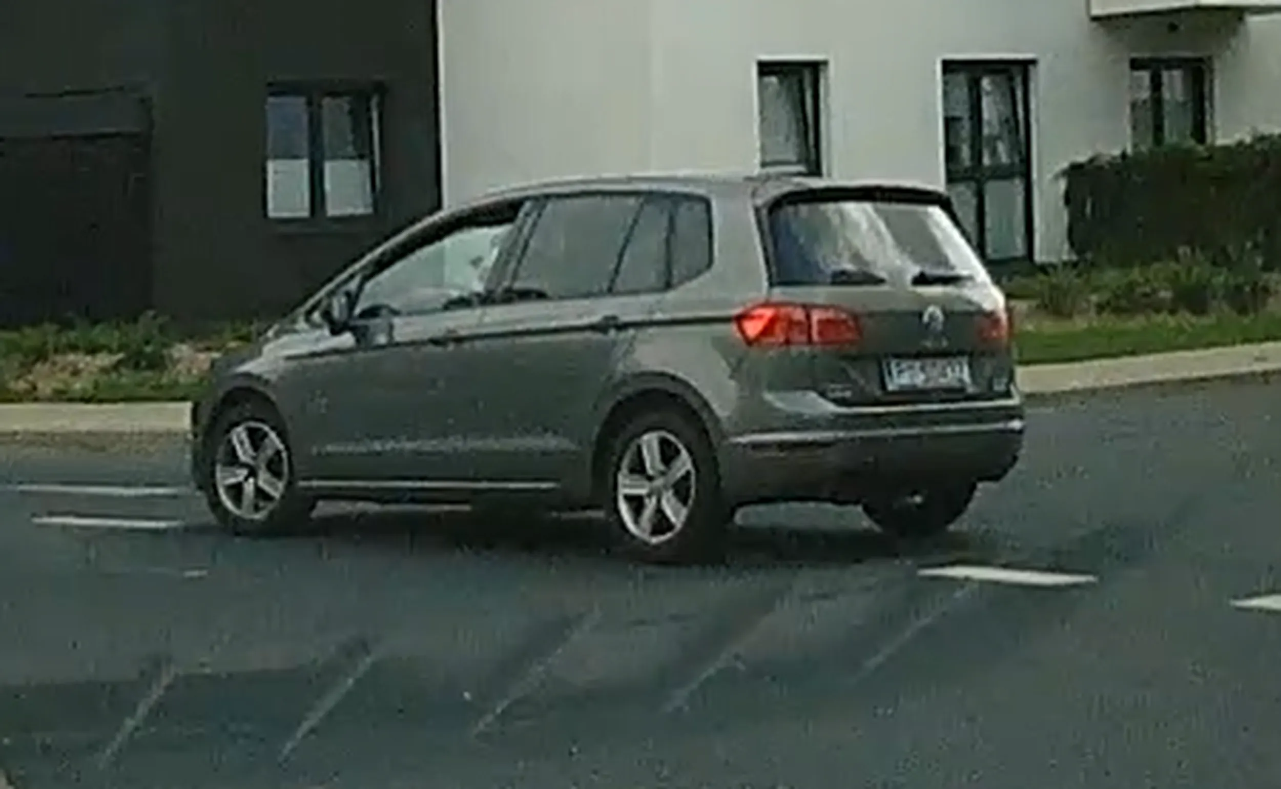 wymuszenie jazdy na warynkowej strzalce bez zatrzymania