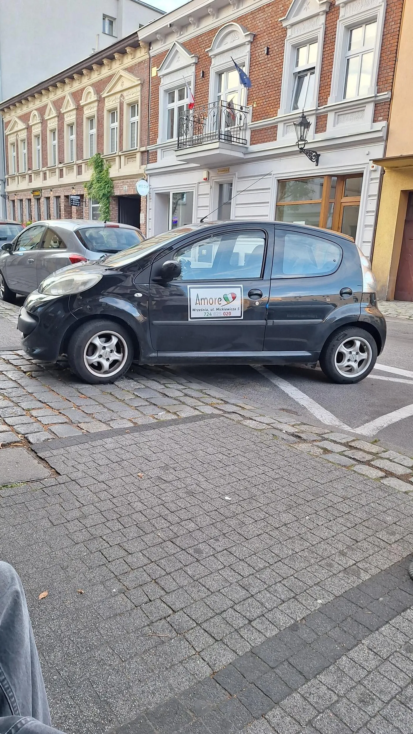 Parkuje na niedozwolonym miejscu, wysiadł chwiejąc się