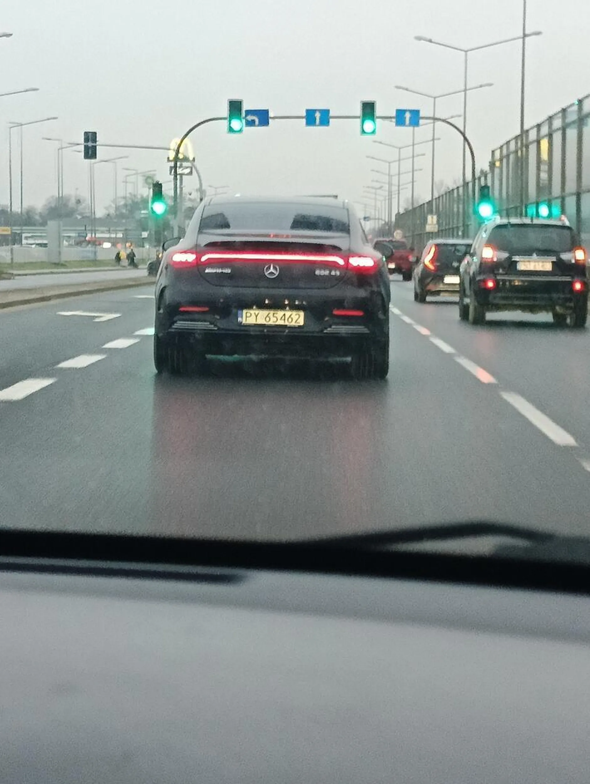 Panie nie musi Pan pędzić 120 /130 km/h aby jechać do galerii. Spokojnie ona nie ucieknie. I na przyszłość proszę uważać bo często policja stoi na Bukowskiej.