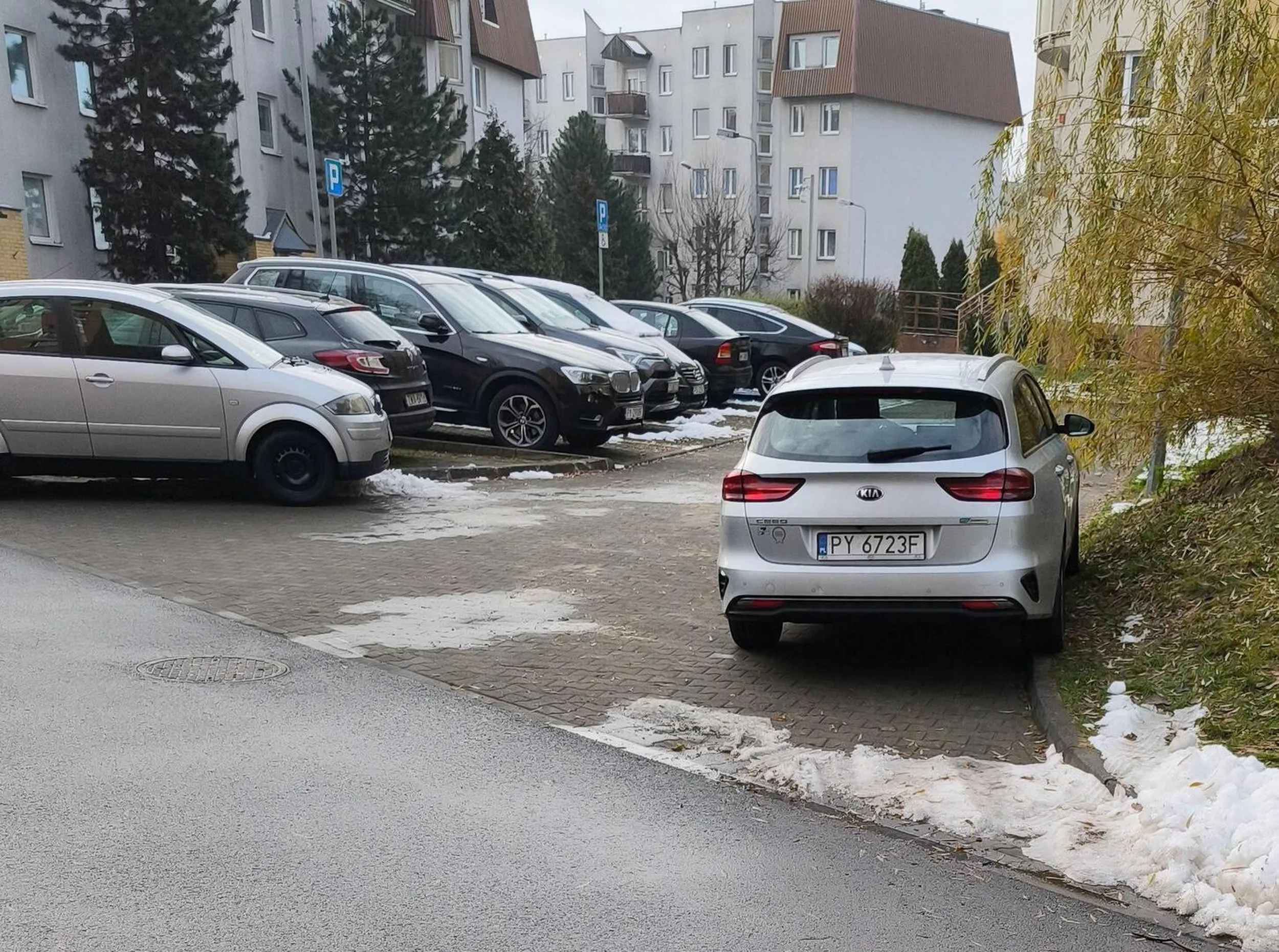 Parkowanie w przejezdzie i utrudnianie ruchu innym