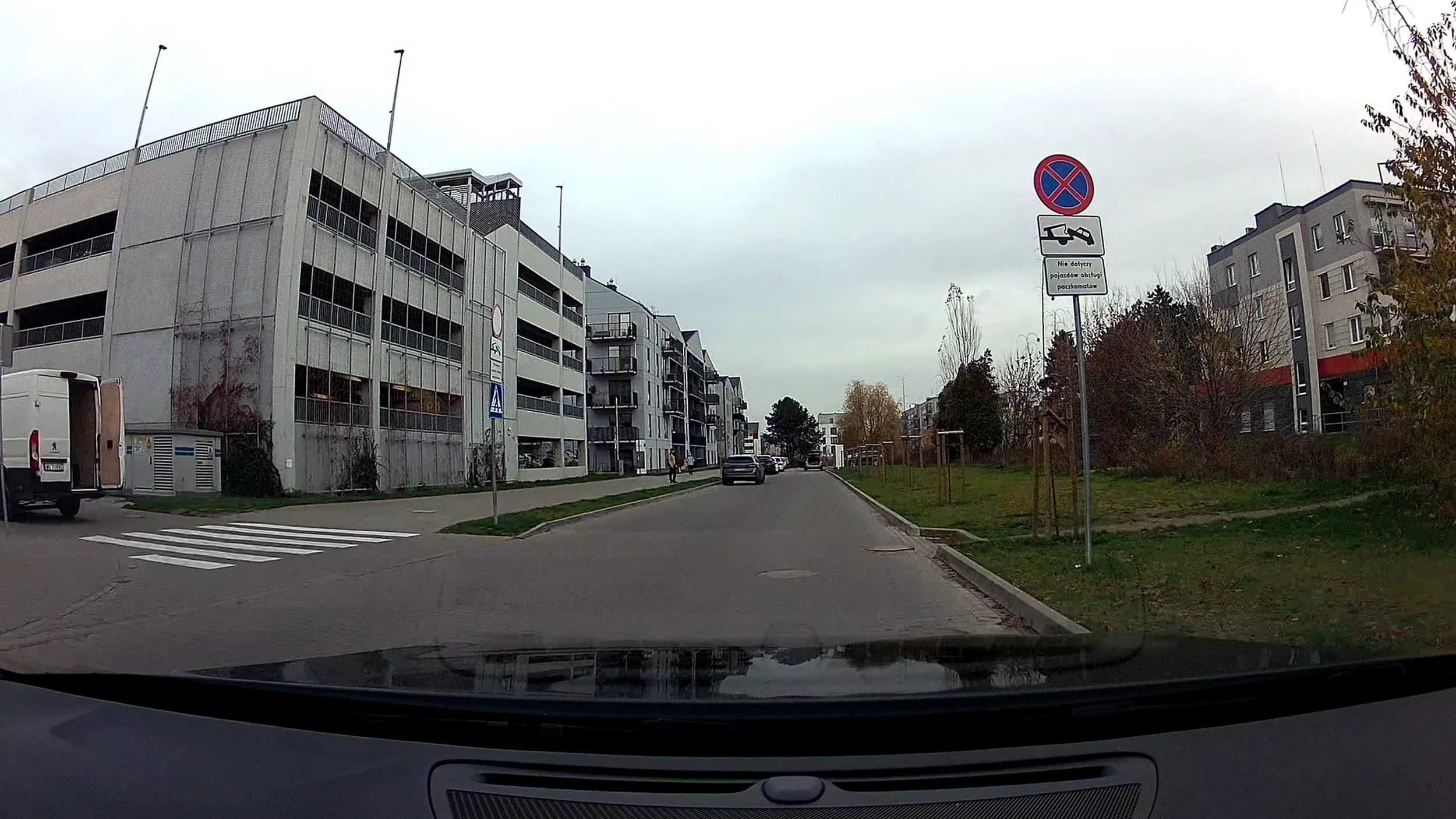 Bardzo pyskaty cwaniak, uważa, że skoro nie widział znaku to go nie obowiązuje - pomimo, że znaki są z dwóch stron drogi. Tamowanie ruchu to przecież coś normalnego i o co się człowiek czepia?!