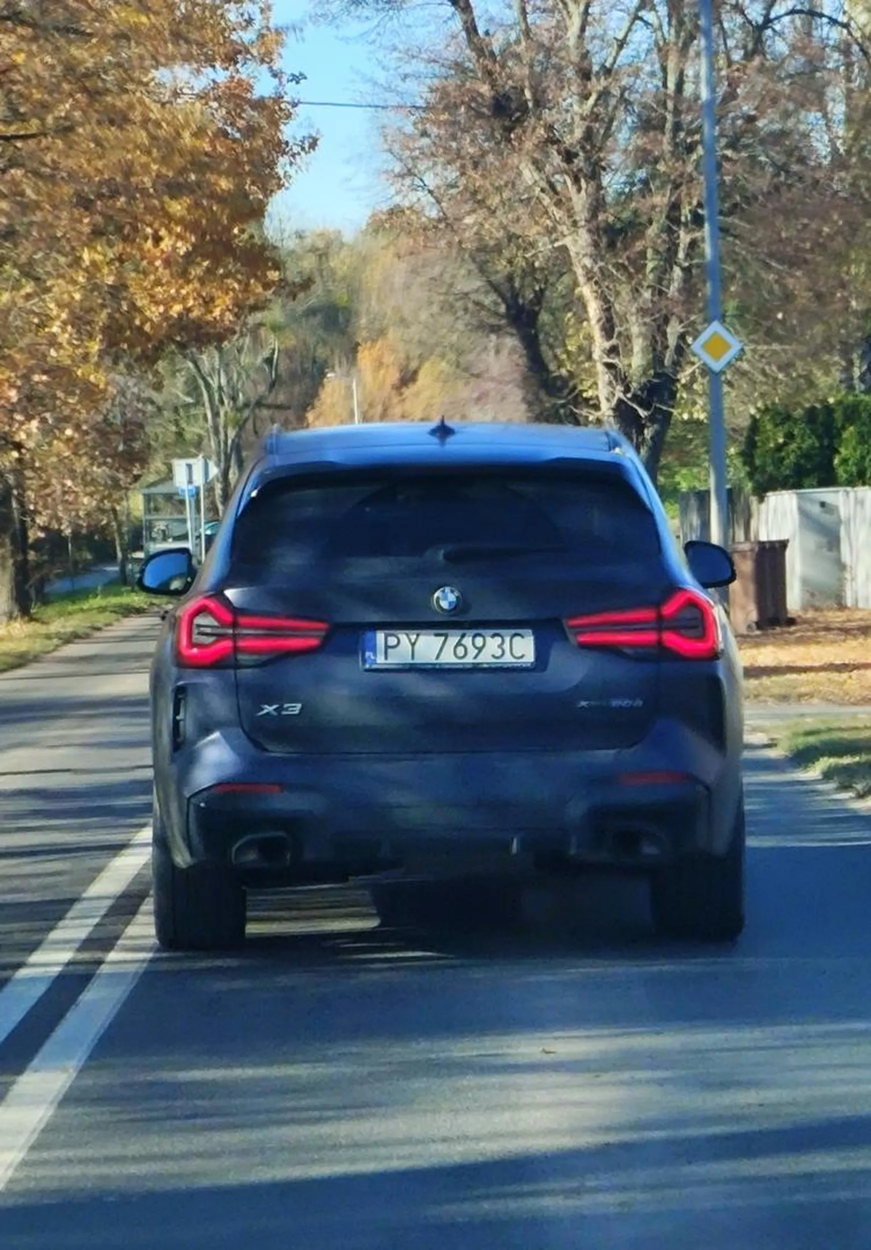 Uwaga pan z tego BMW wymusza pierwszeństwo!