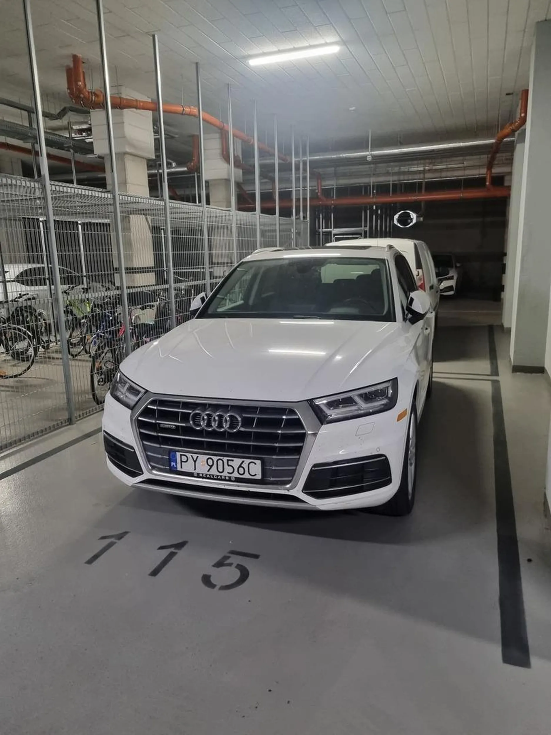 Miejsca na parkingu podziemnym w bloku są własnością konkretnych osób. Nie można stawać gdzie popadnie!