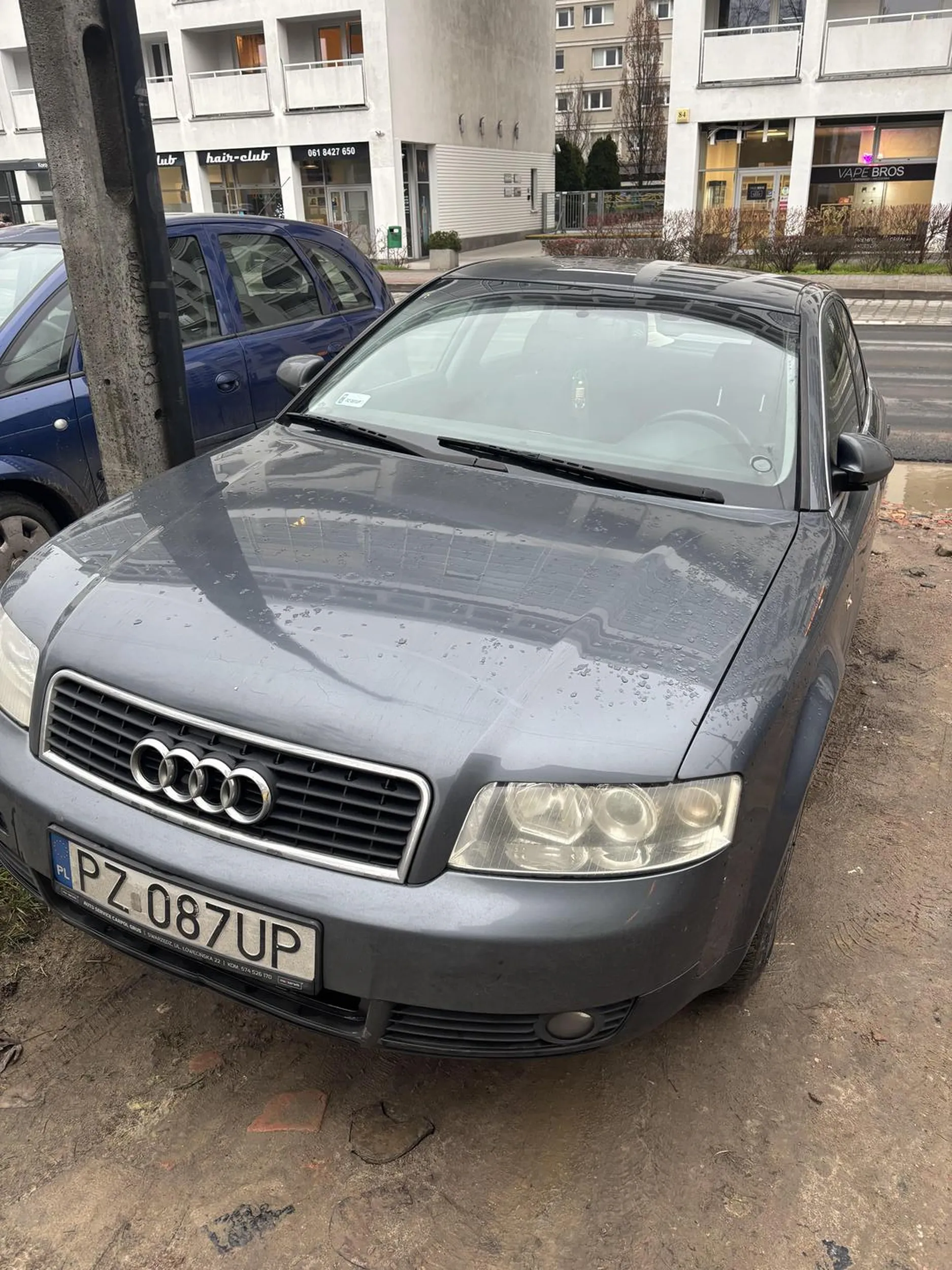 Burak zastawił wjazd przez bramę…