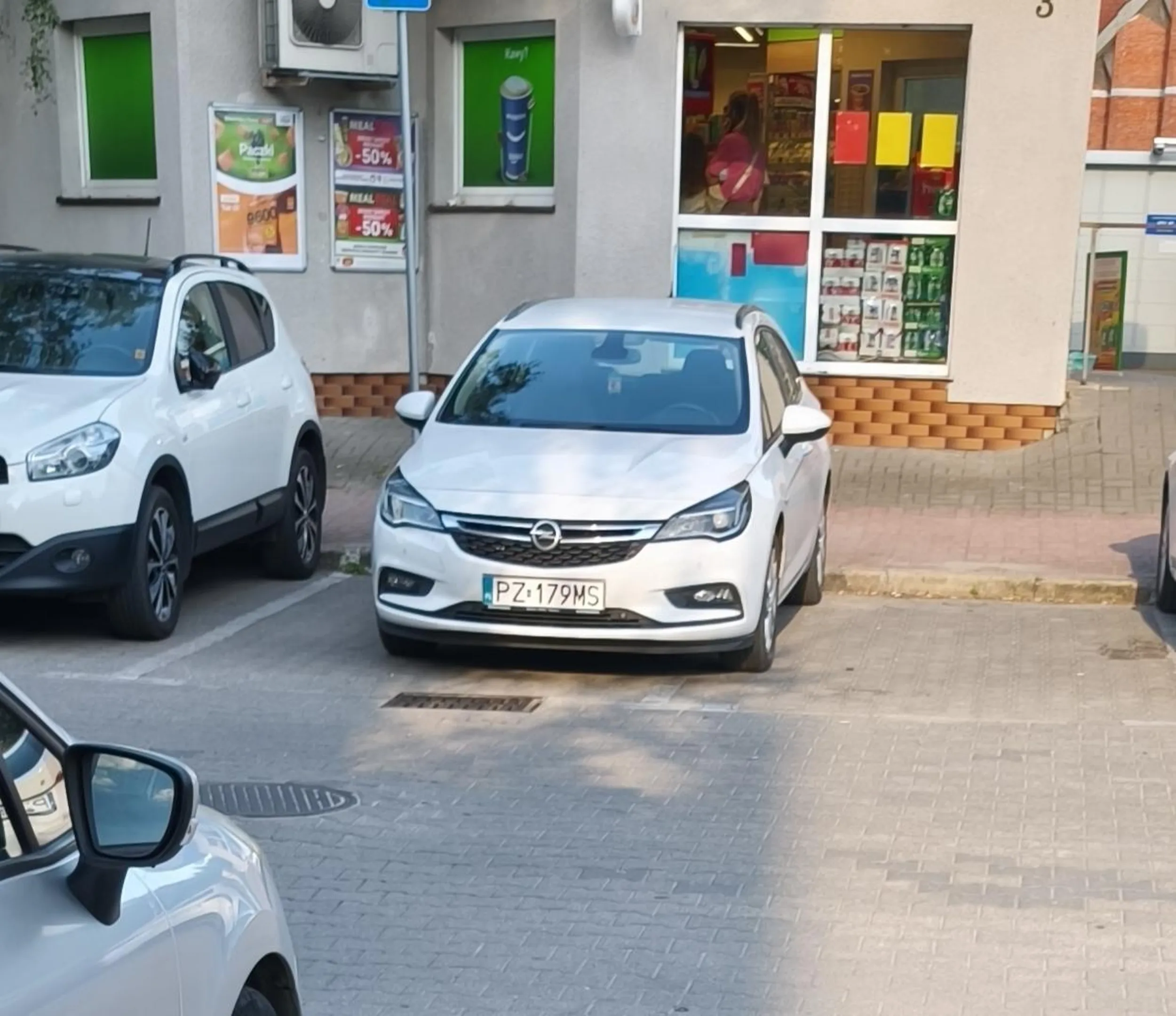 Problemy z parkowaniem w liniach