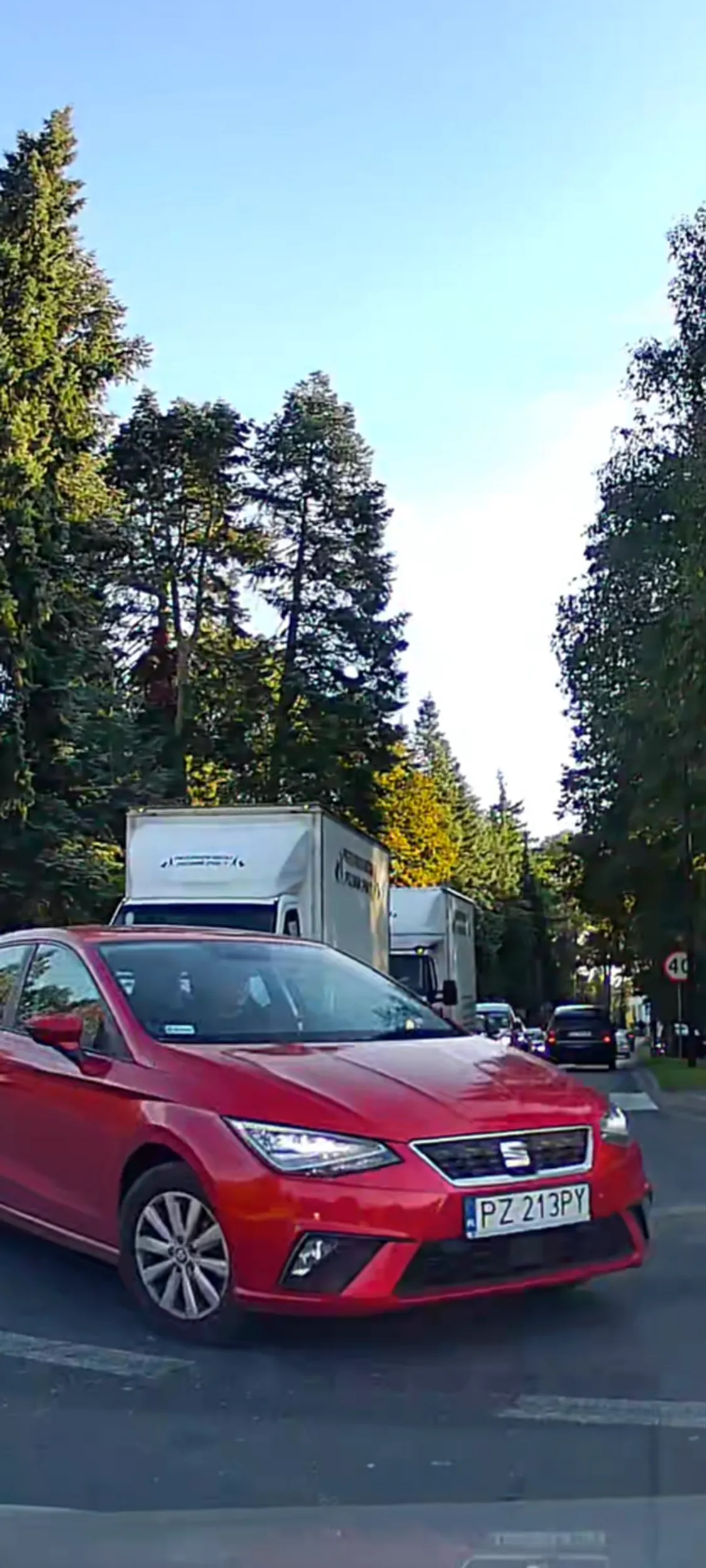 Pan kierujący przepisów się nauczy a w szczególności tych i pierwszeństwie przejazdu na skrzyżowaniach