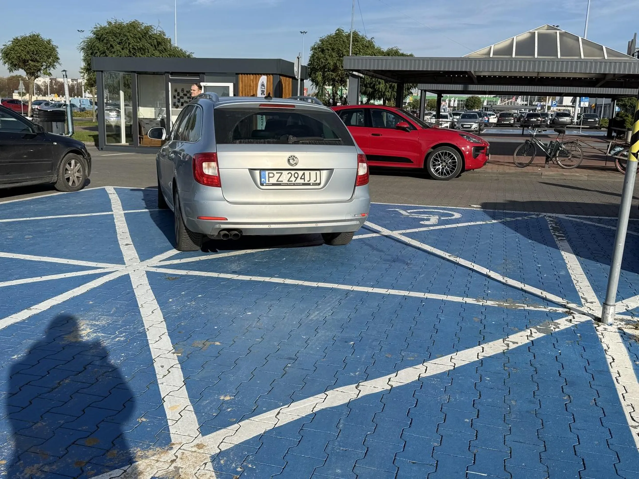 Ewidentnie pani nie umie parkować i stosować się do przepisów