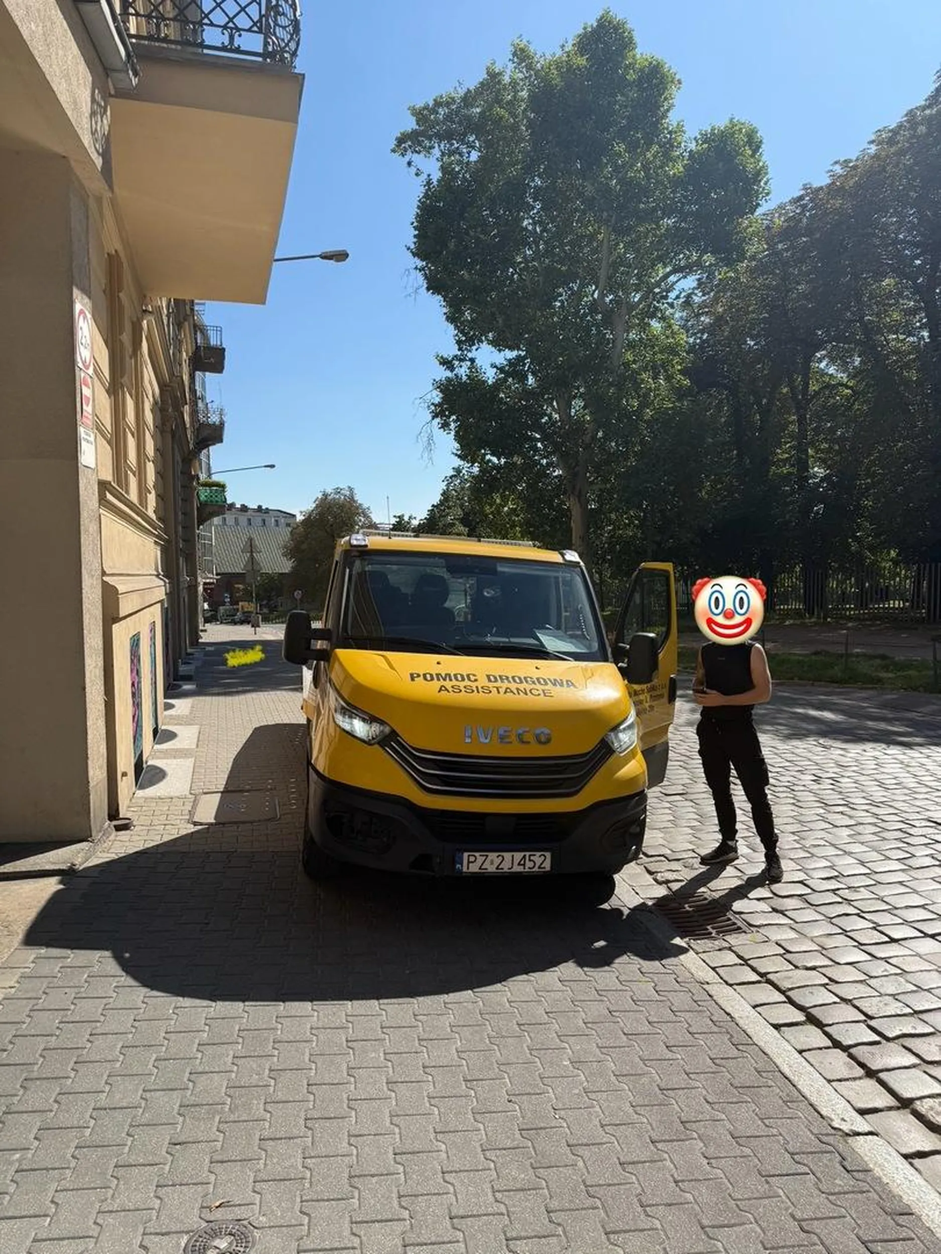 Bardzo agresywny kierowca mający problemy ze zrozumieniem przepisów ruchu drogowego oraz życiu w społeczeństwie.