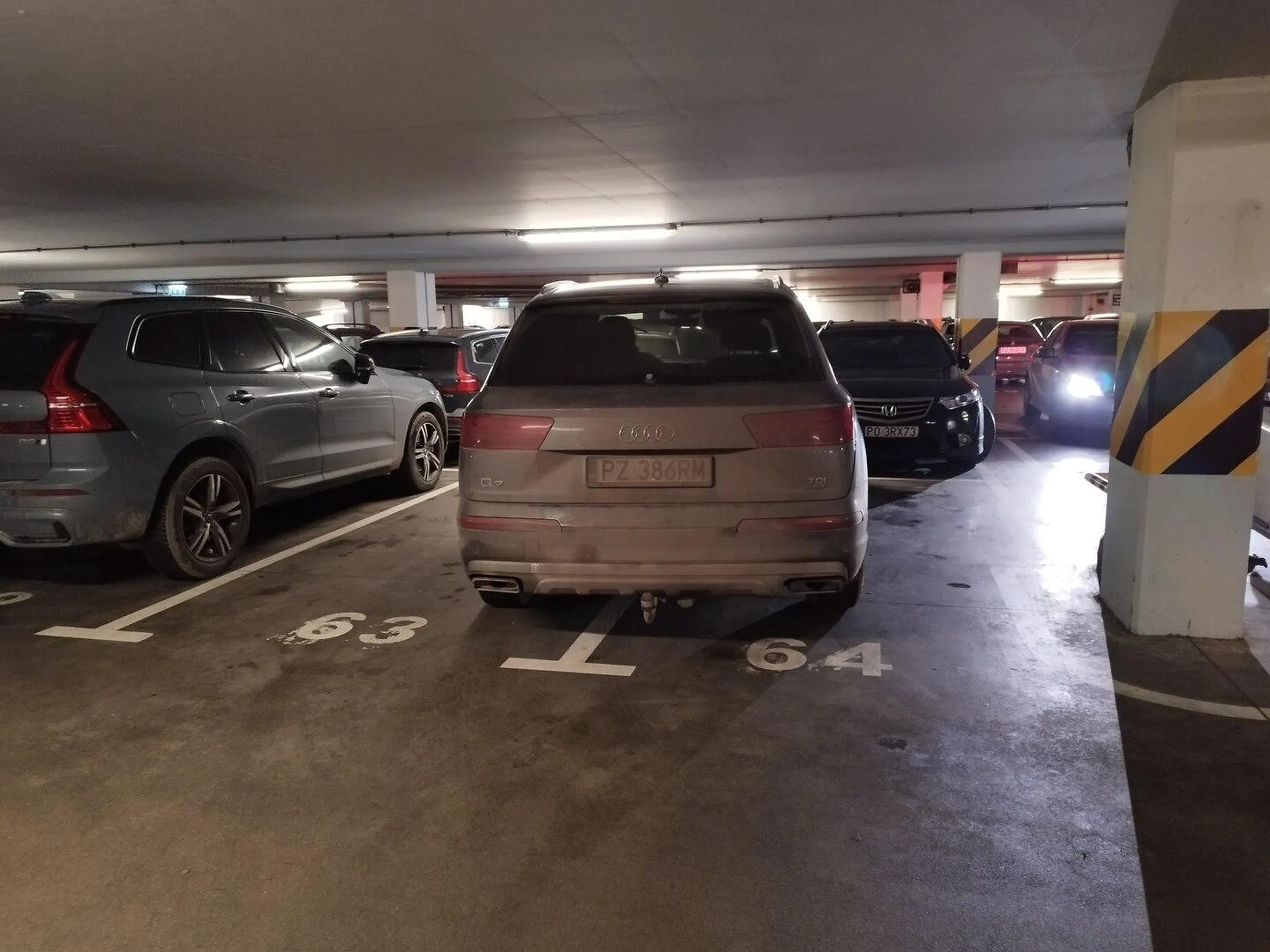 Zdjęcie chyba nie wymaga komentarza. Bezczelny człowiek z olbrzymim ego.