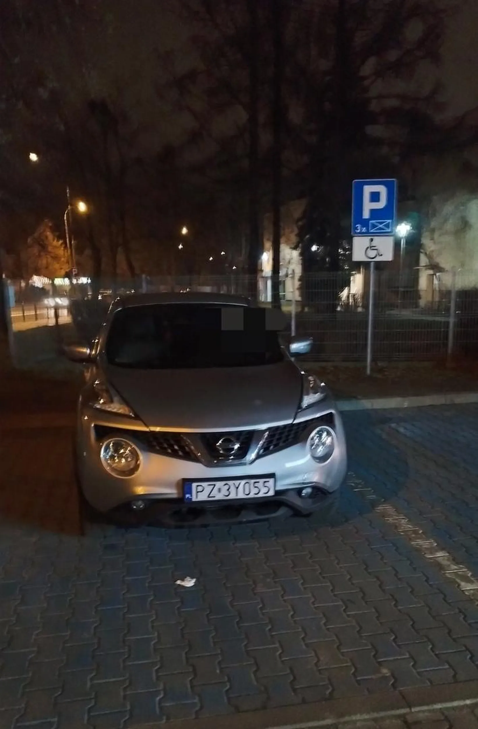 Tabliczki brak a jaki dumny z zajmowanego miejsca.