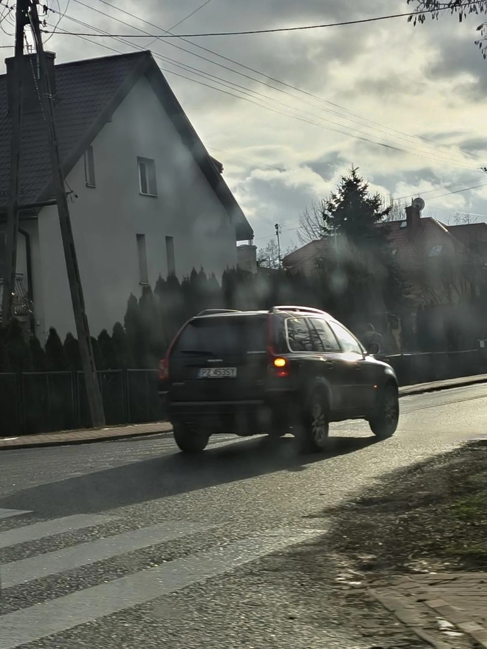 Kierowca wygrał prawko w laysach . Chb nie masz lusterek wstecznych pozdrawiam
