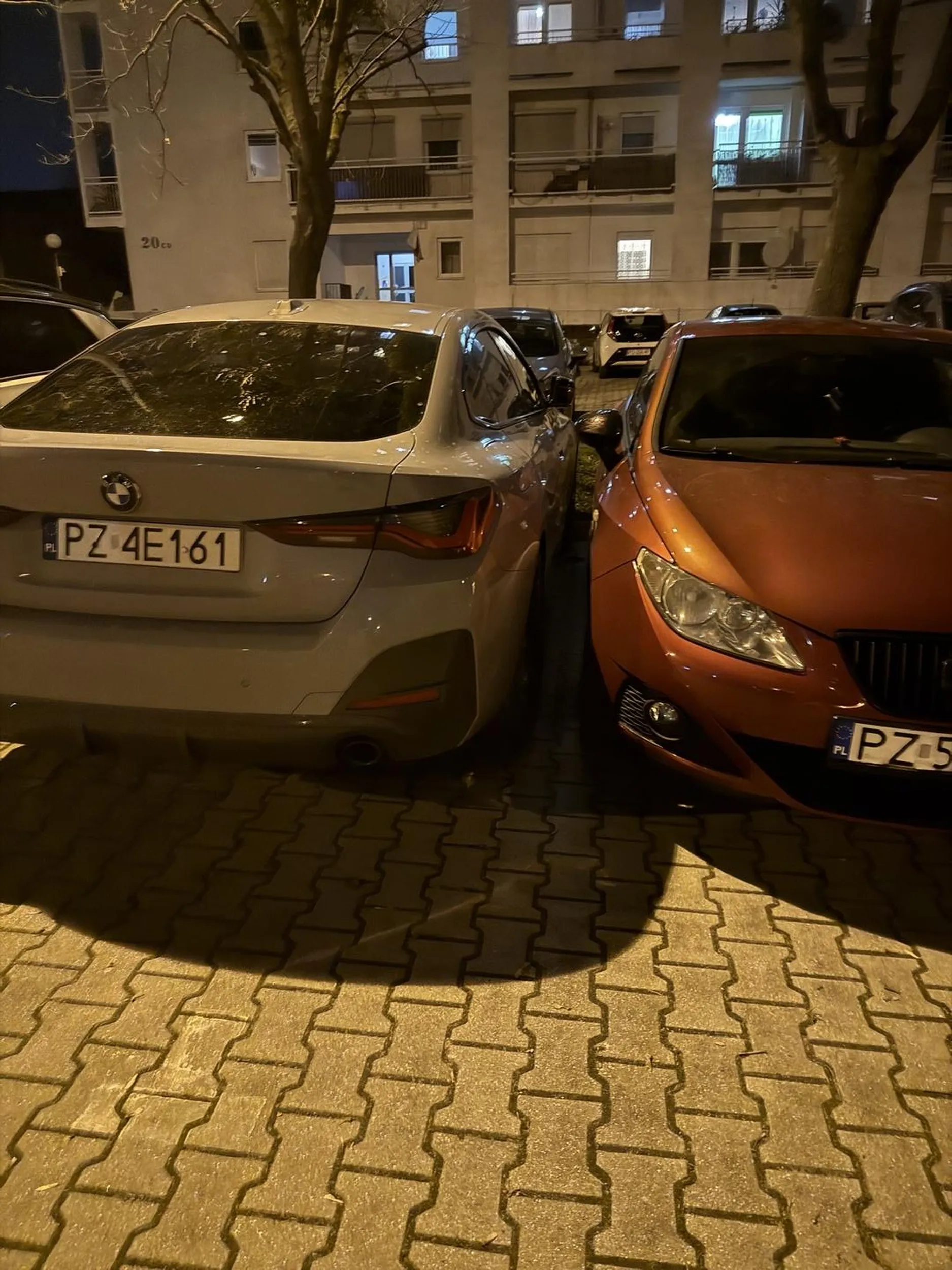 Naucz się parkować w liniach widać że BMW