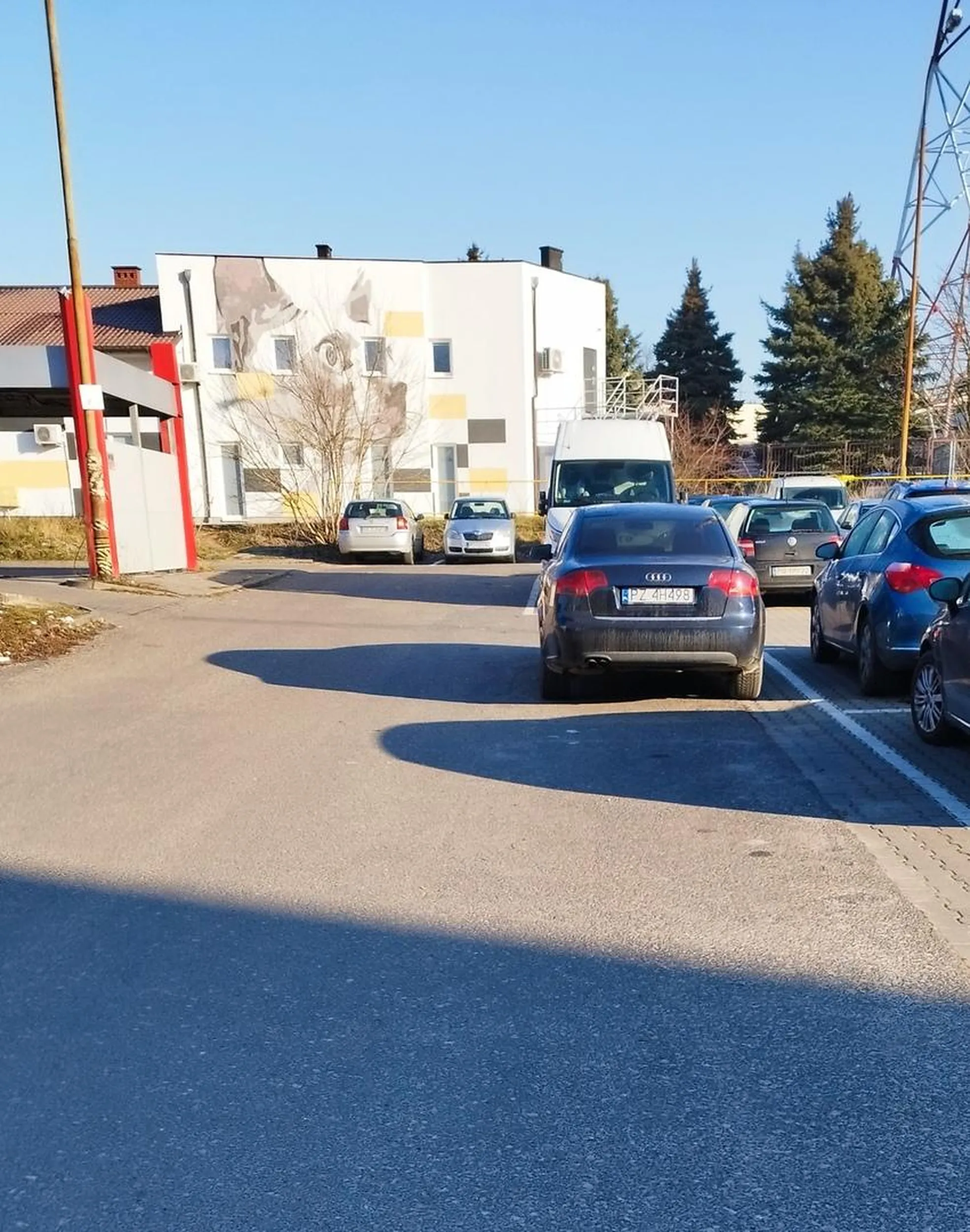 Nadal nie ogarnia linii parkingowych