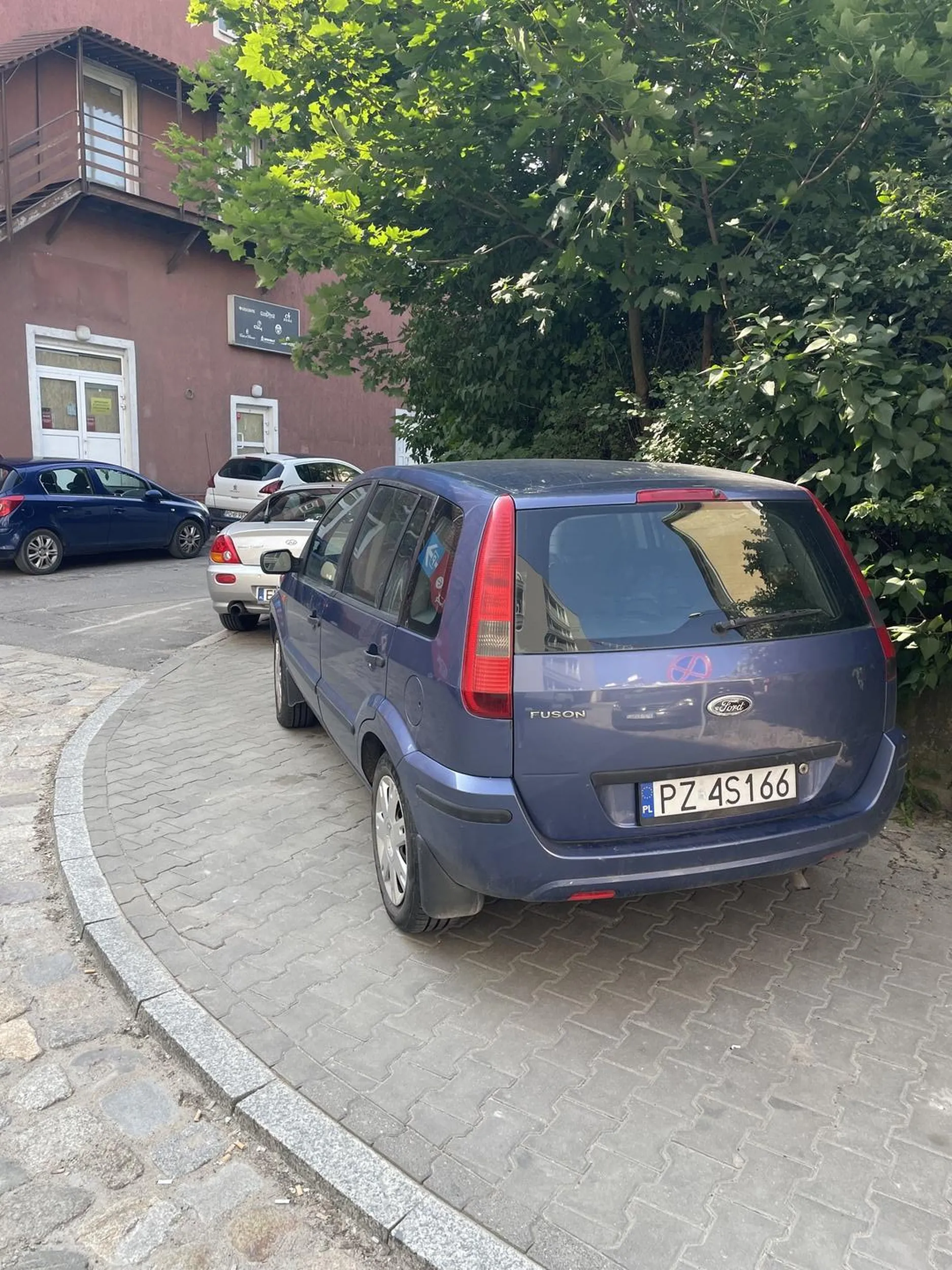 Bardziej na ten chodnik