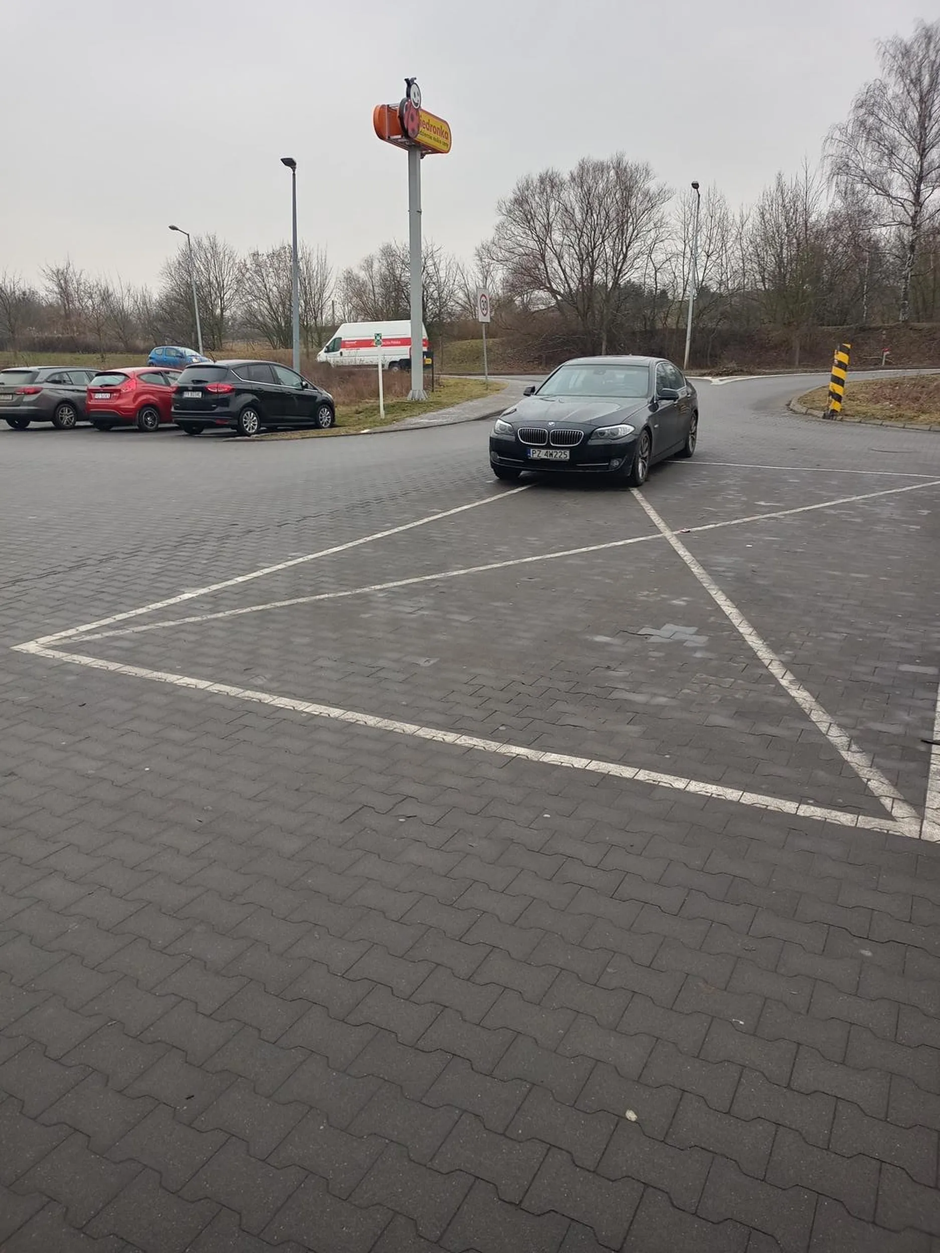 Kiedy masz Bmw... Nawet parkowanie przed Biedronką staje się wydarzeniem...?