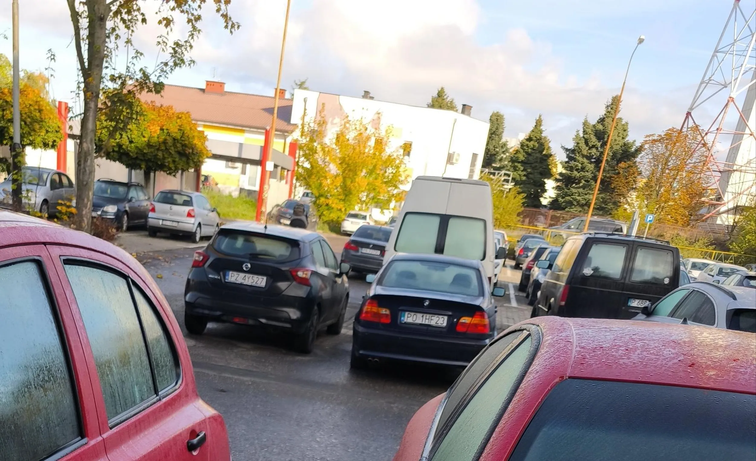 Skrzyzowanie to idealne miejsce na parking