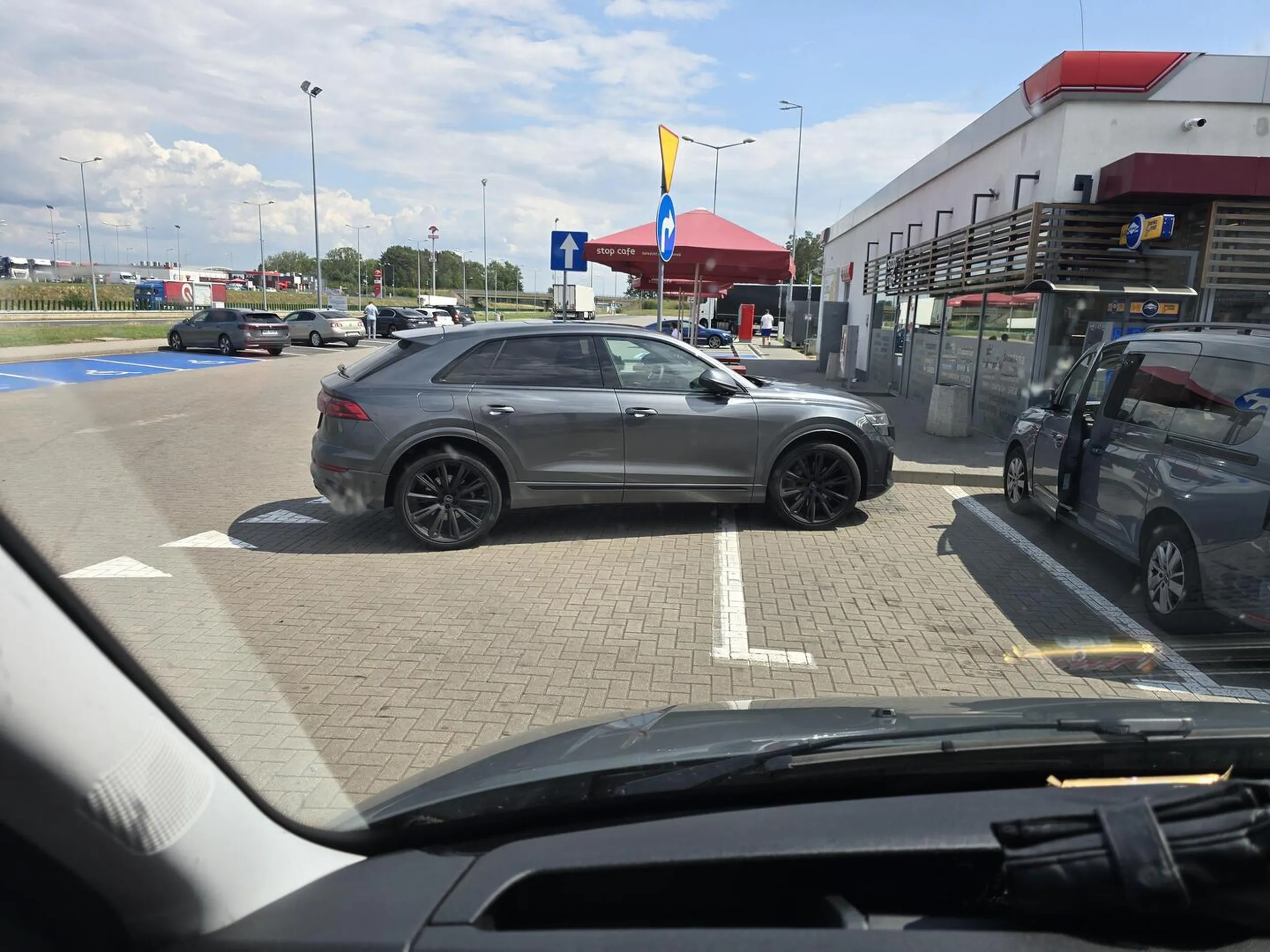 Naucz się parkować.