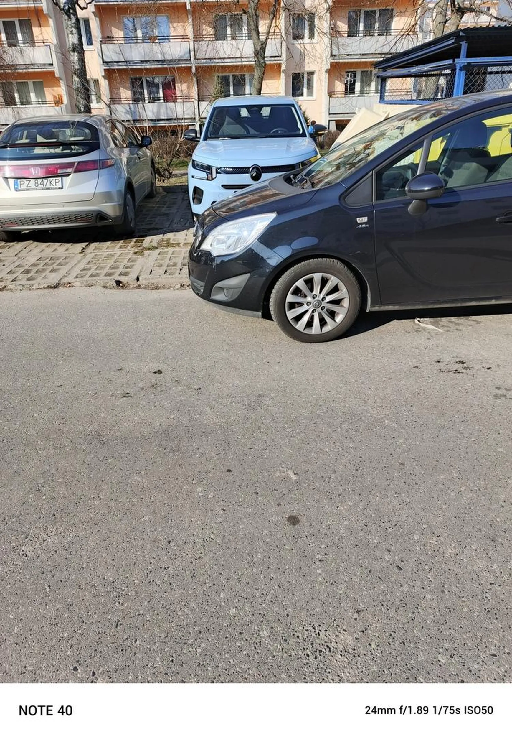 Zastawił samochód na parkingu