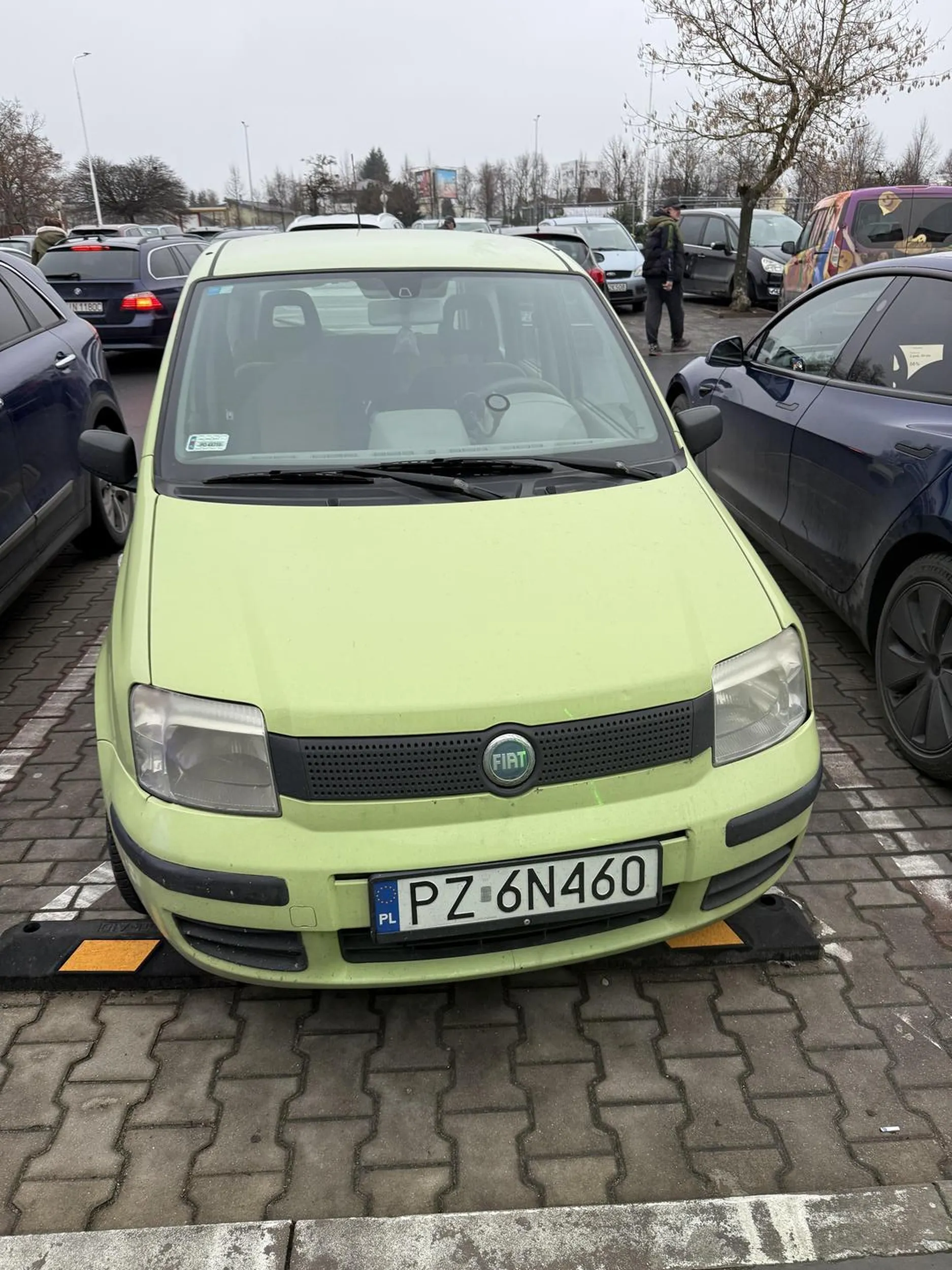 Zajmuje miejsce do ładowania elektryków