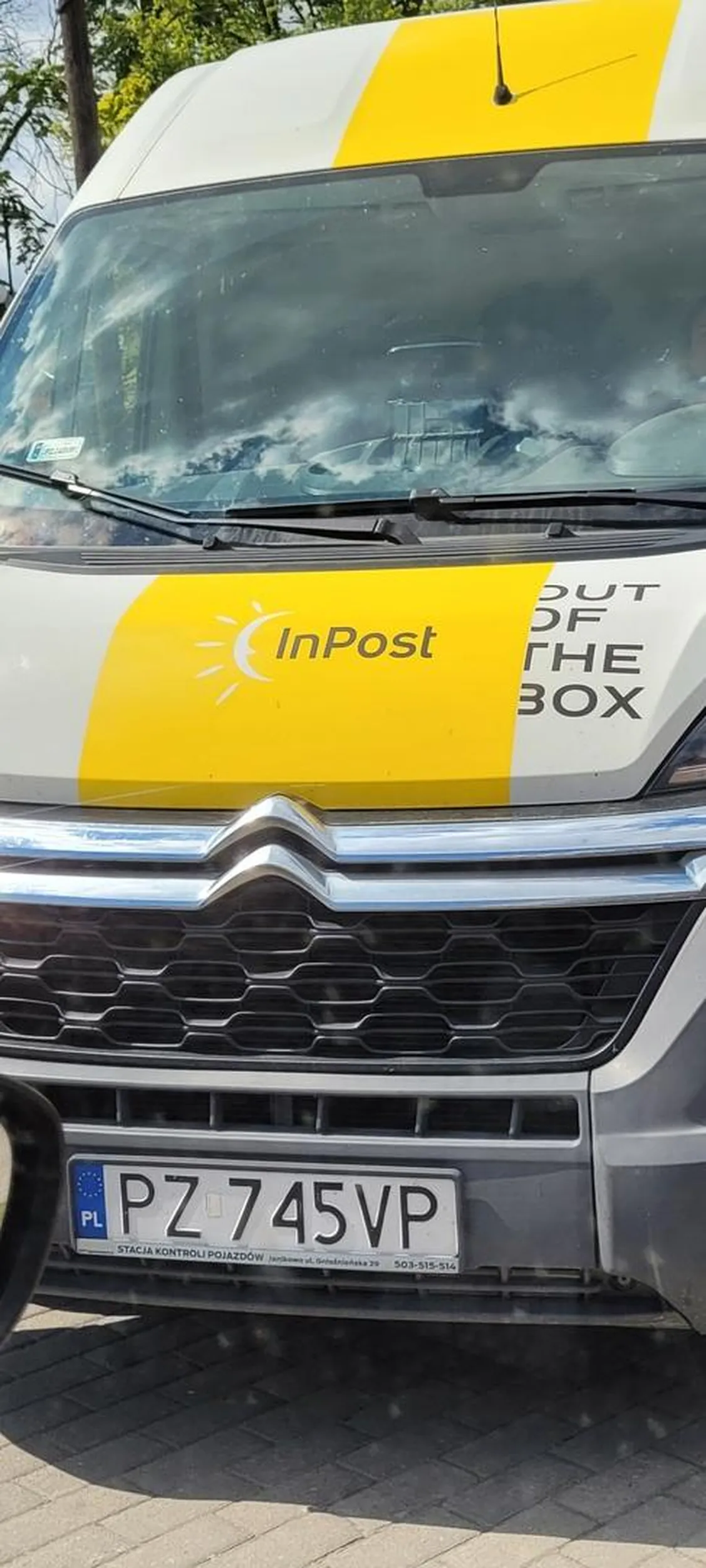 Baba ma coś nie tak w głowie, PJ lub jego całkowity brak przepisy ma gdzieś.