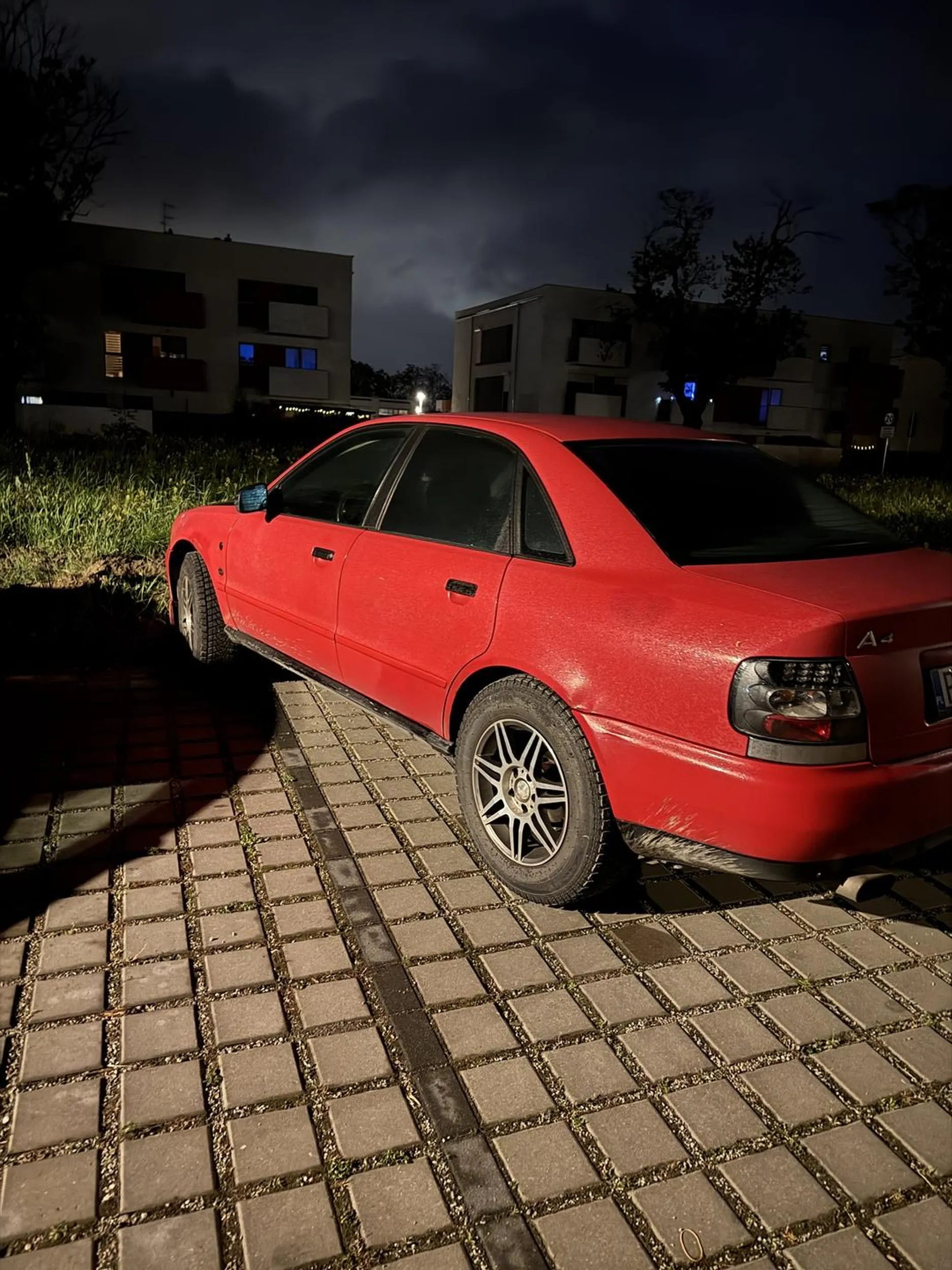 Kolega nie umie parkować zastawił dwa miejsca