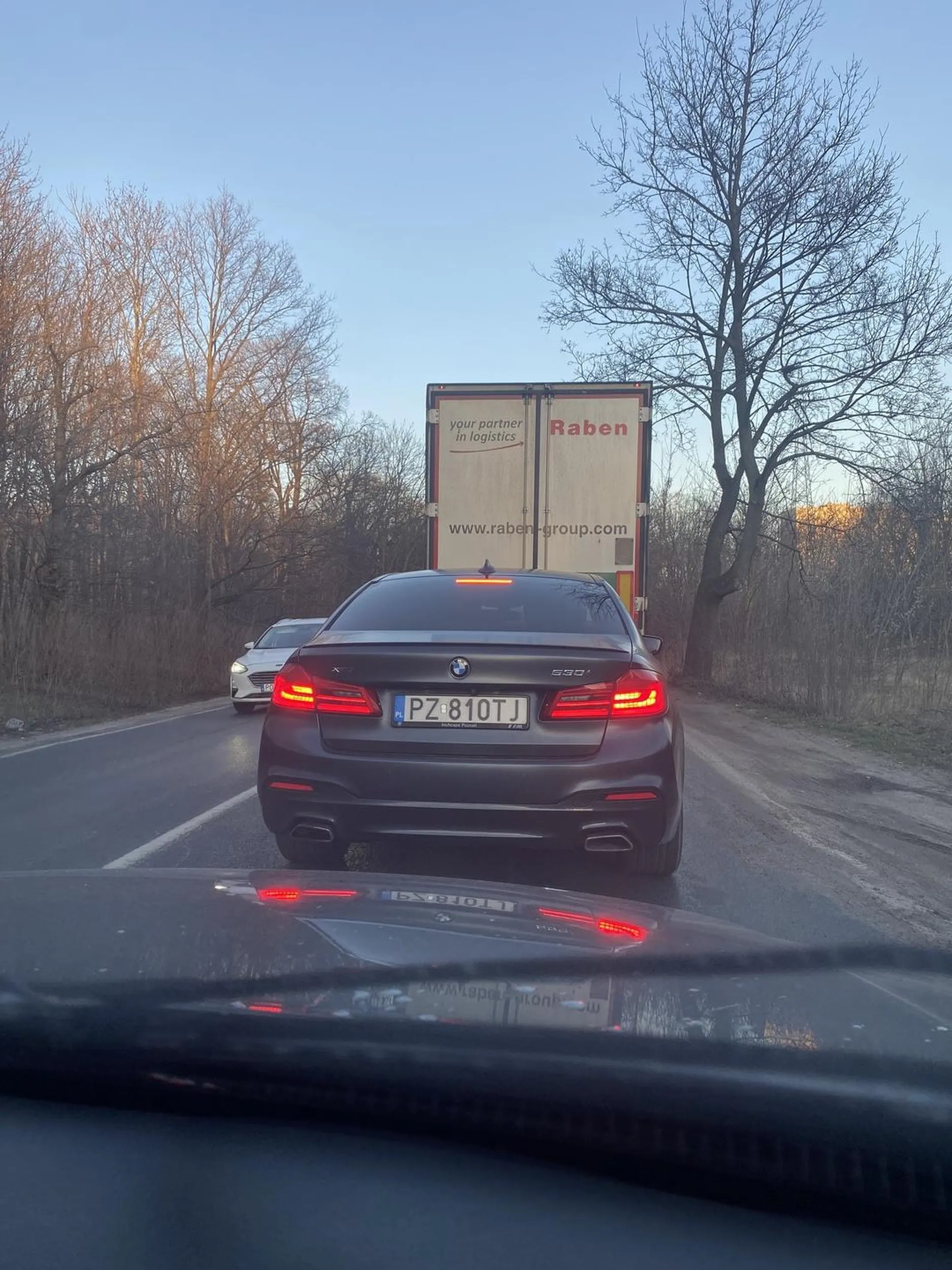 Jechałam za tym chłopakiem jakieś 30 min błagam pomóżcie mi go znaleść . Jak to widzisz odezwij się do mnie jesteś ładniejszy niż twoje auto haha