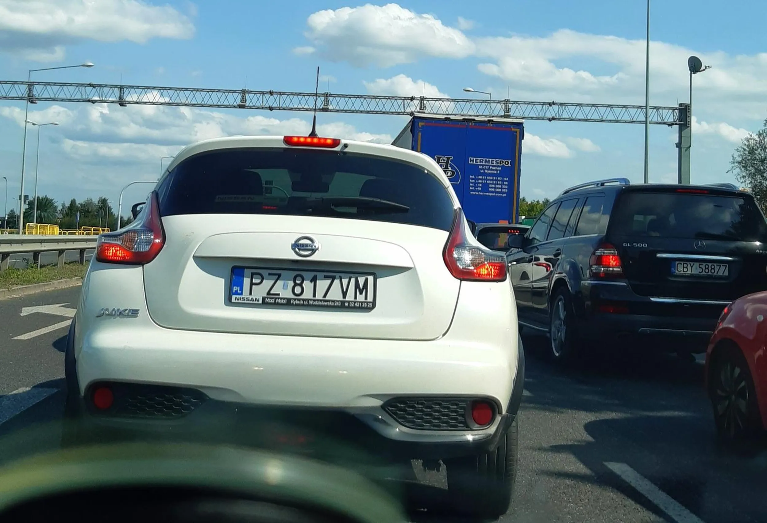 Tępogłowe babsko jedzie dosłownie na zderzaku. DK92.