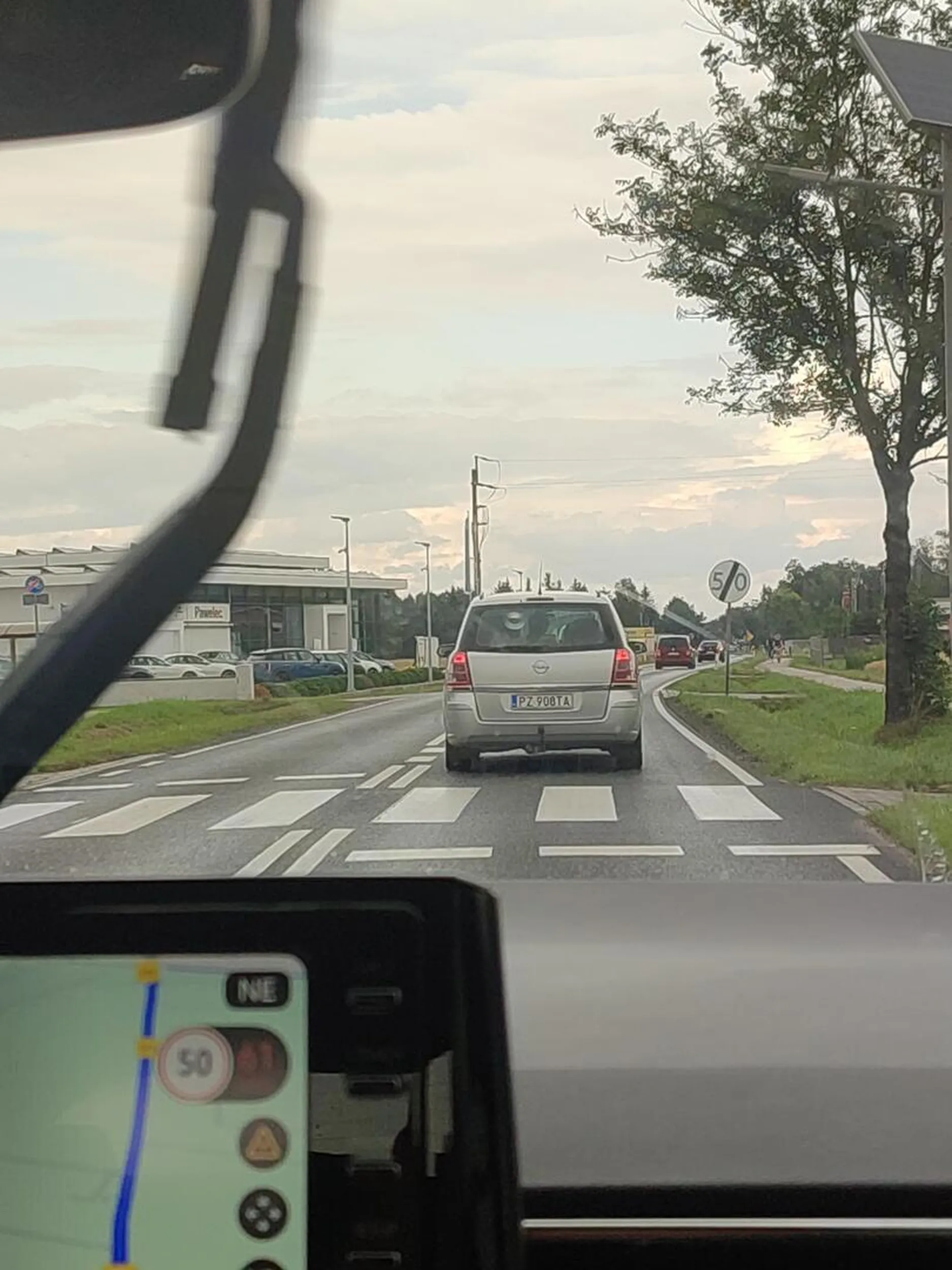 Potrącił babę na pasach